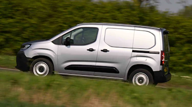 Citroen Berlingo Van - panning, passenger side