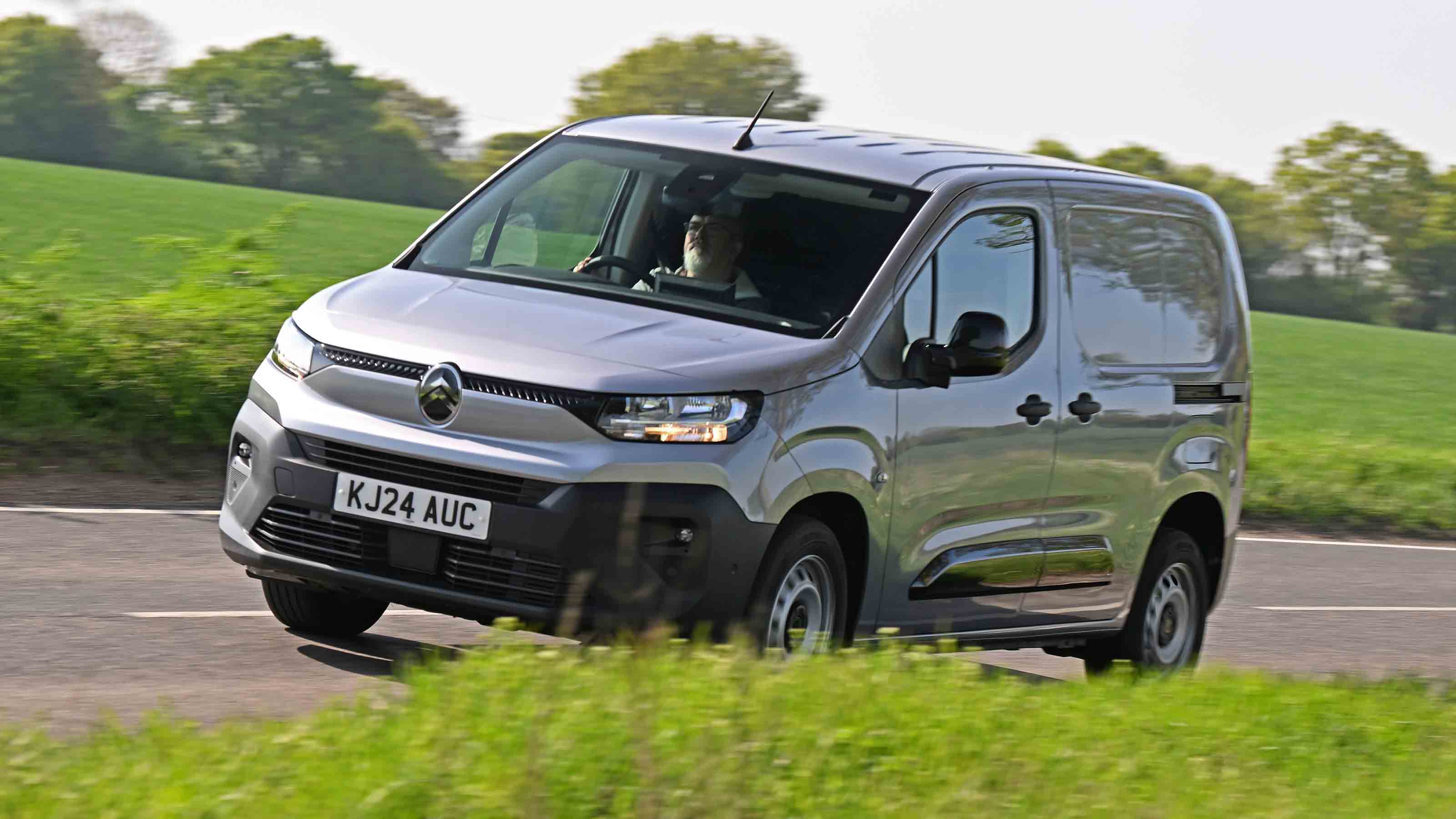 Citroen Berlingo Van - front tracking