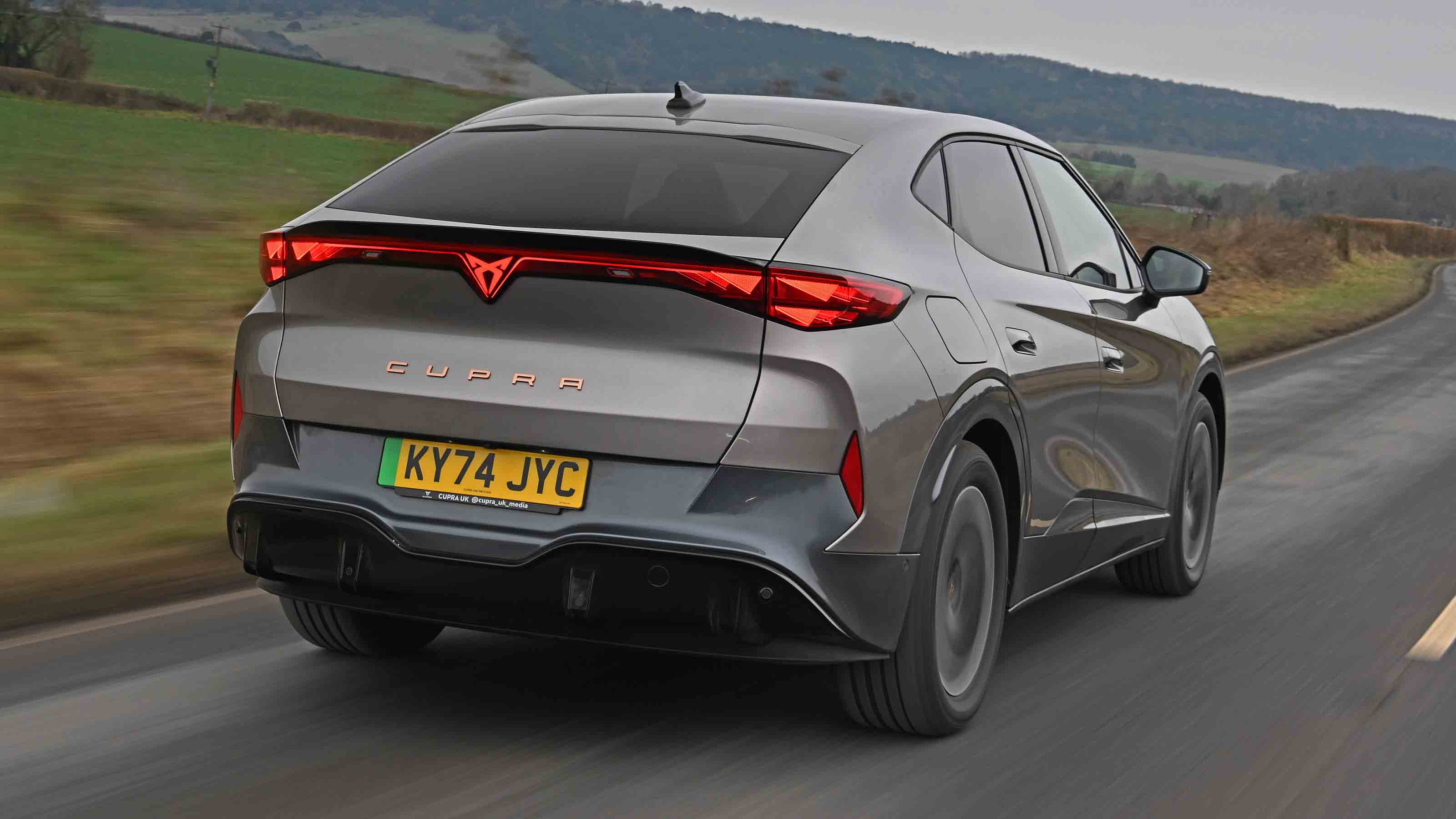 Cupra Tavascan – rear tracking