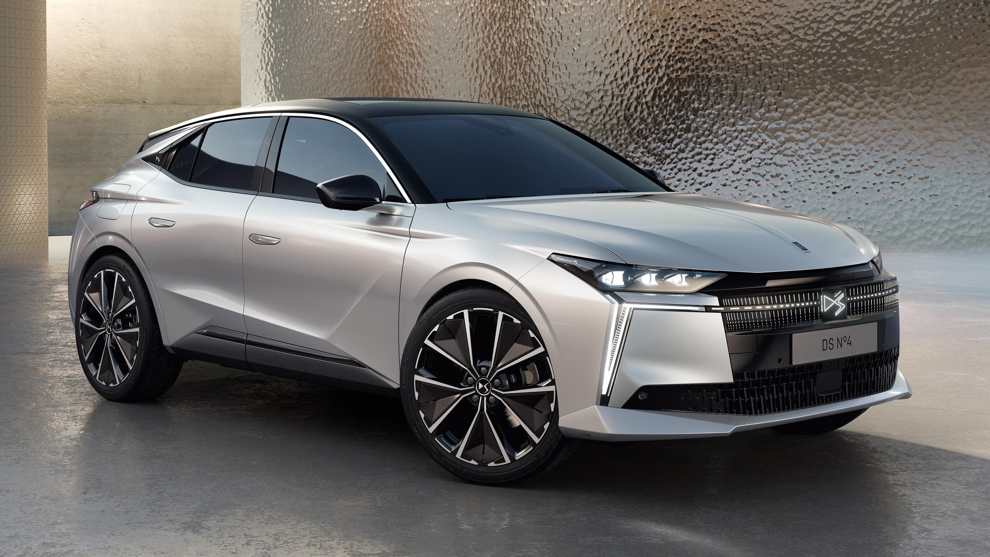 DS No4 PHEV - front