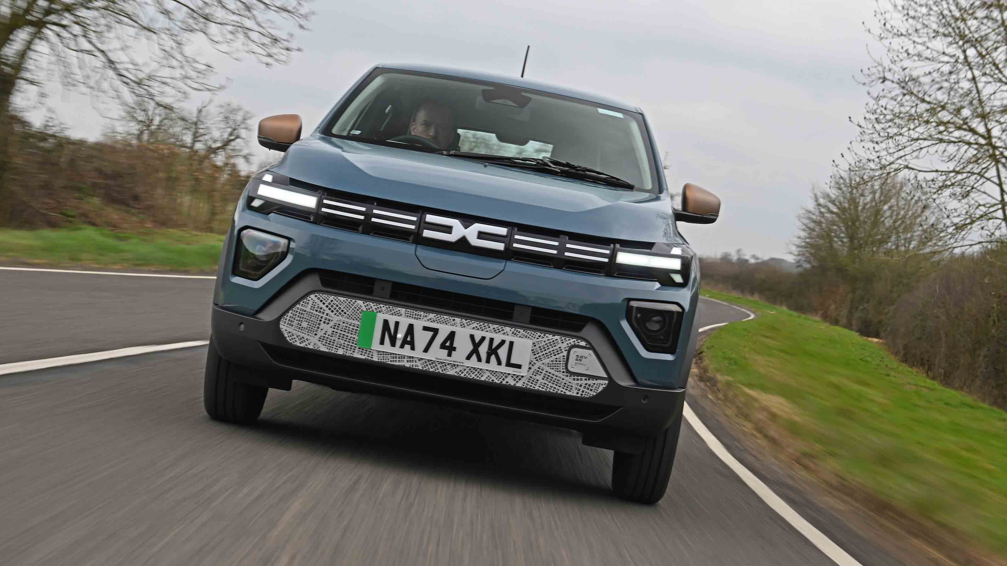 Dacia Spring - front, full width