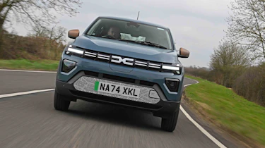Dacia Spring - front, full width