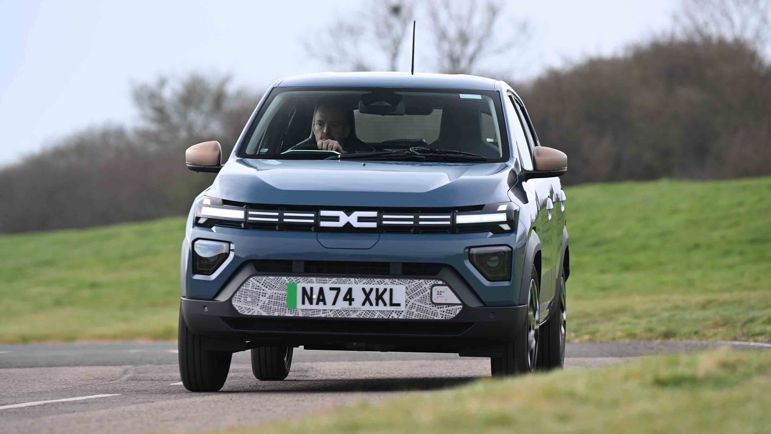Dacia Spring - front cornering