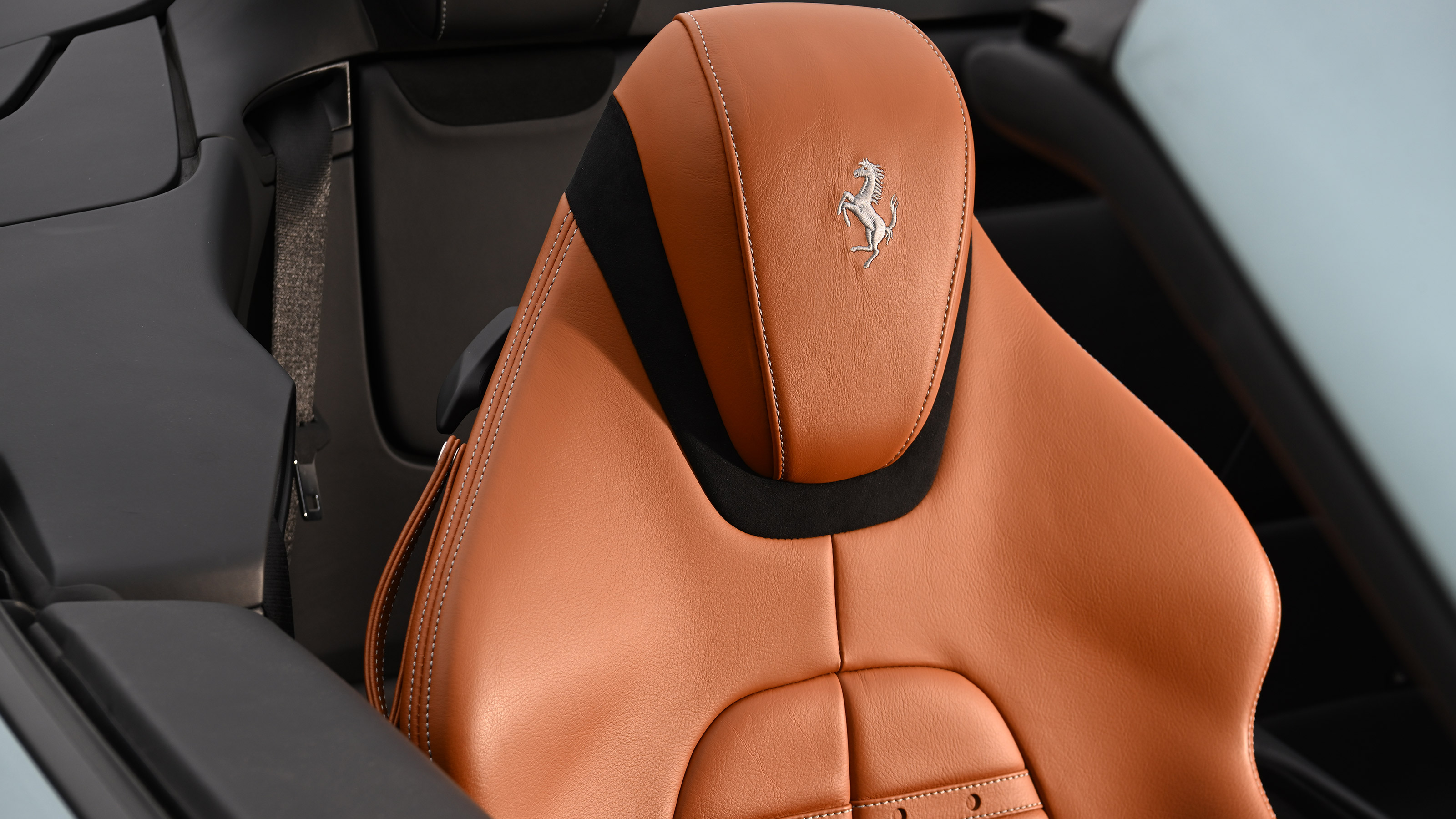 Ferrari Roma Spider - seat detail