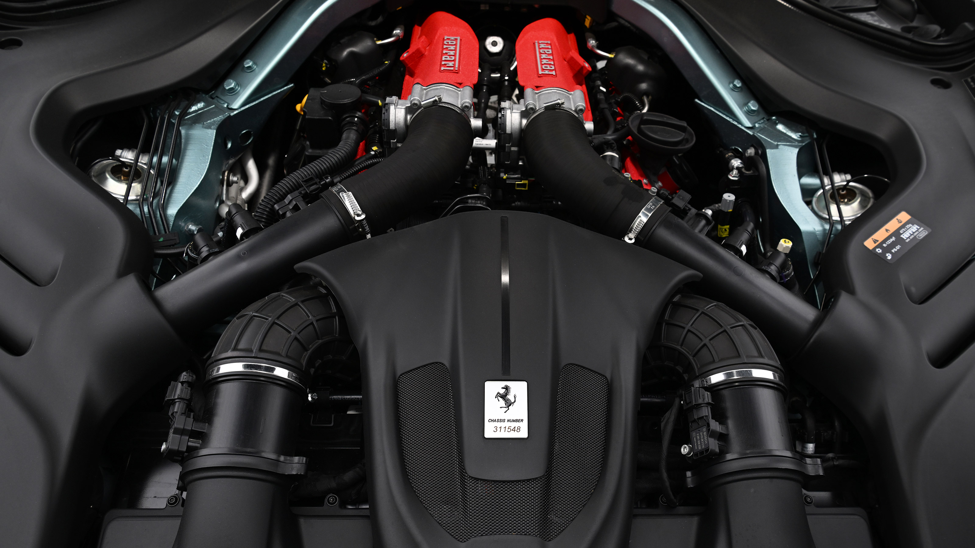 Ferrari Roma Spider - engine