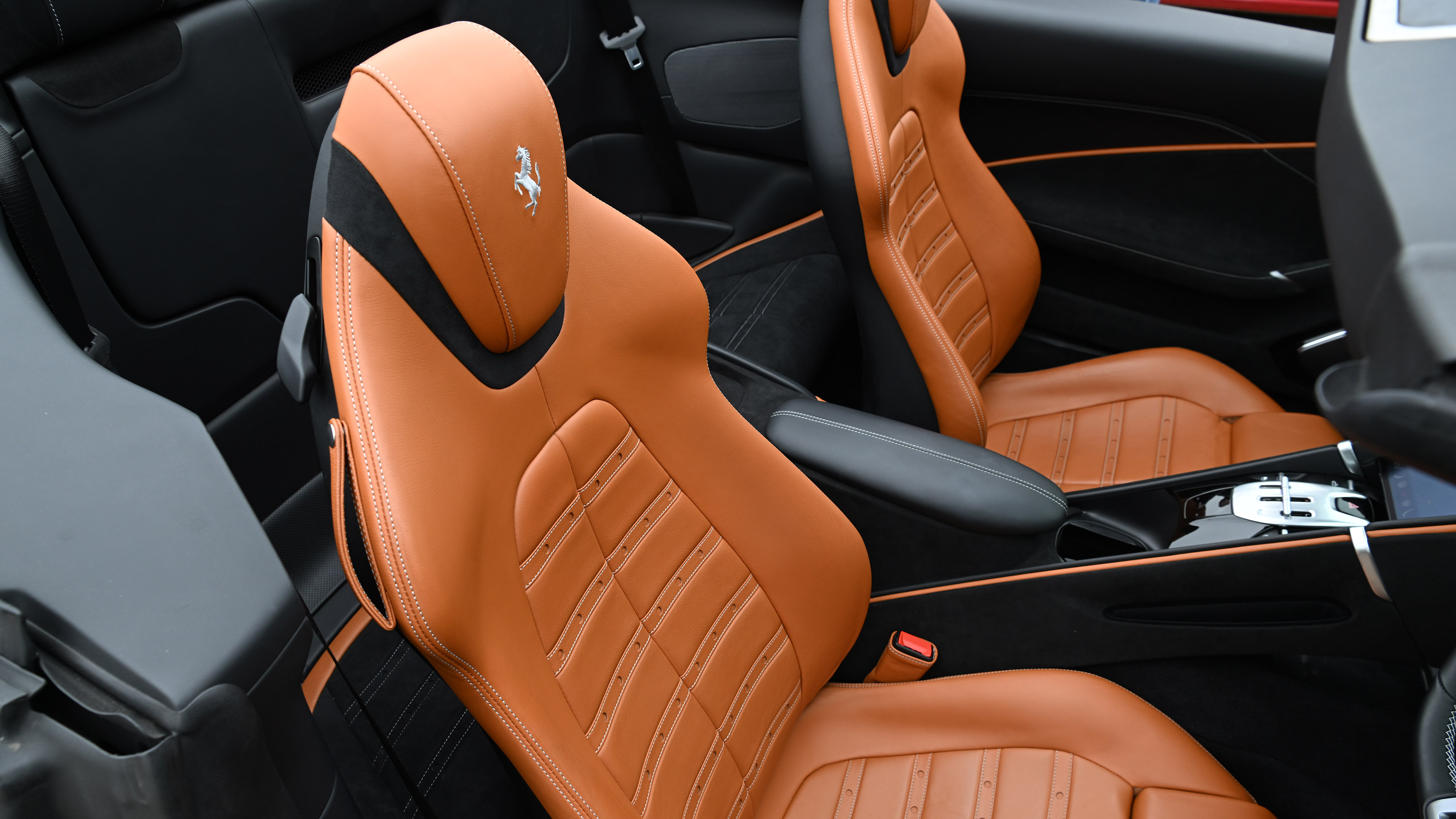Ferrari Roma Spider - seats
