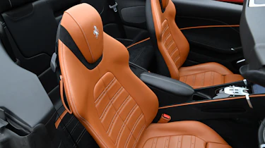 Ferrari Roma Spider - seats