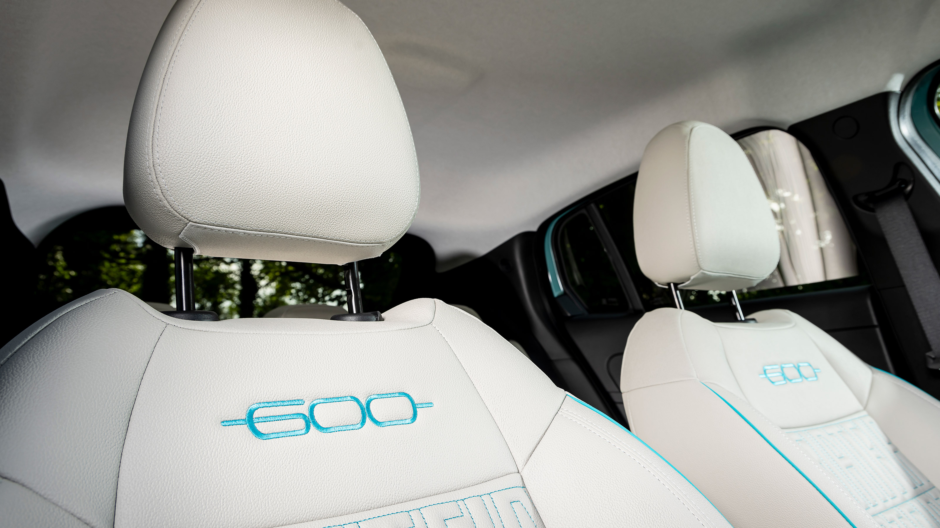 Fiat 600 Hybrid UK - seats