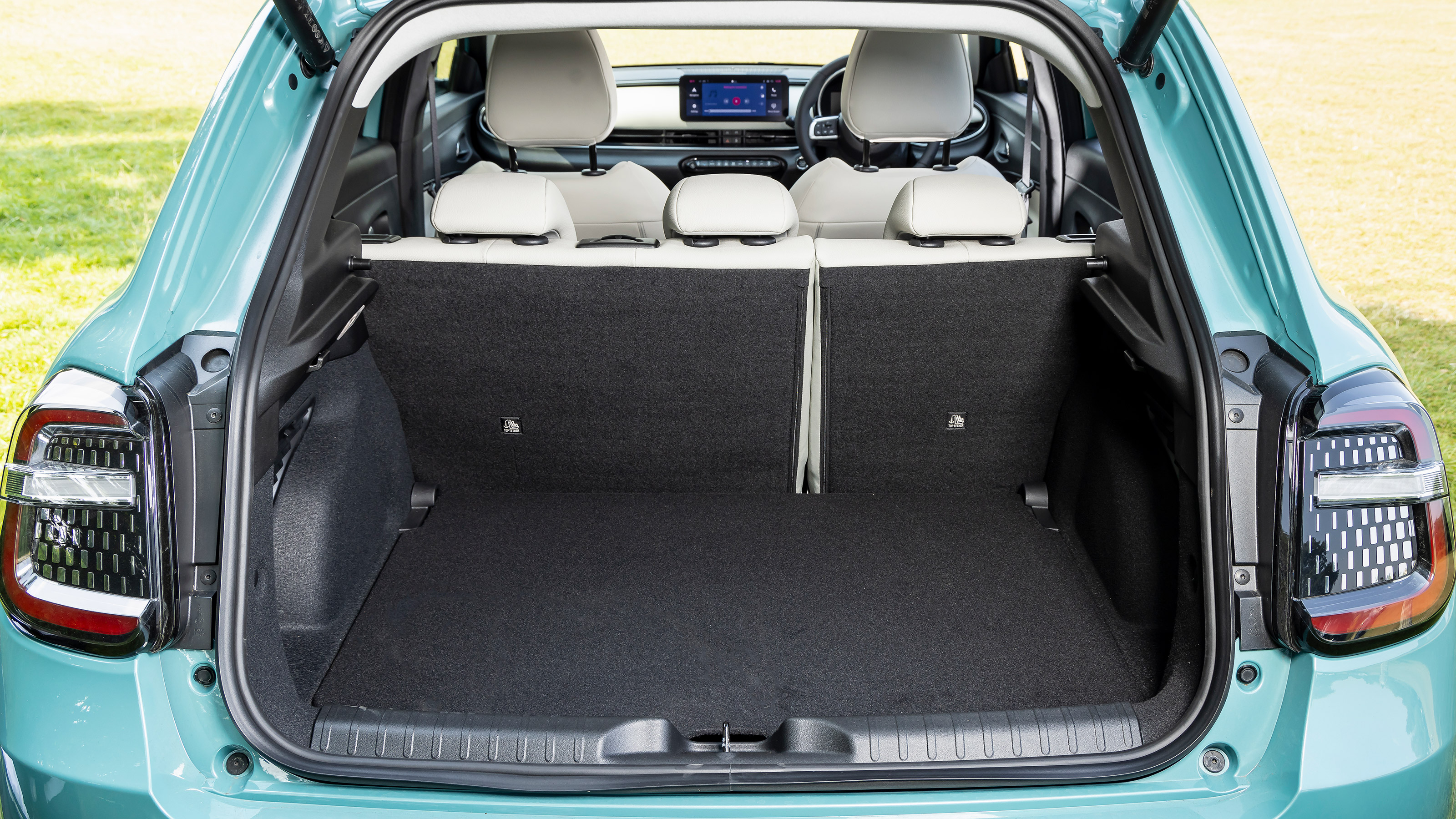 Fiat 600 Hybrid UK - boot