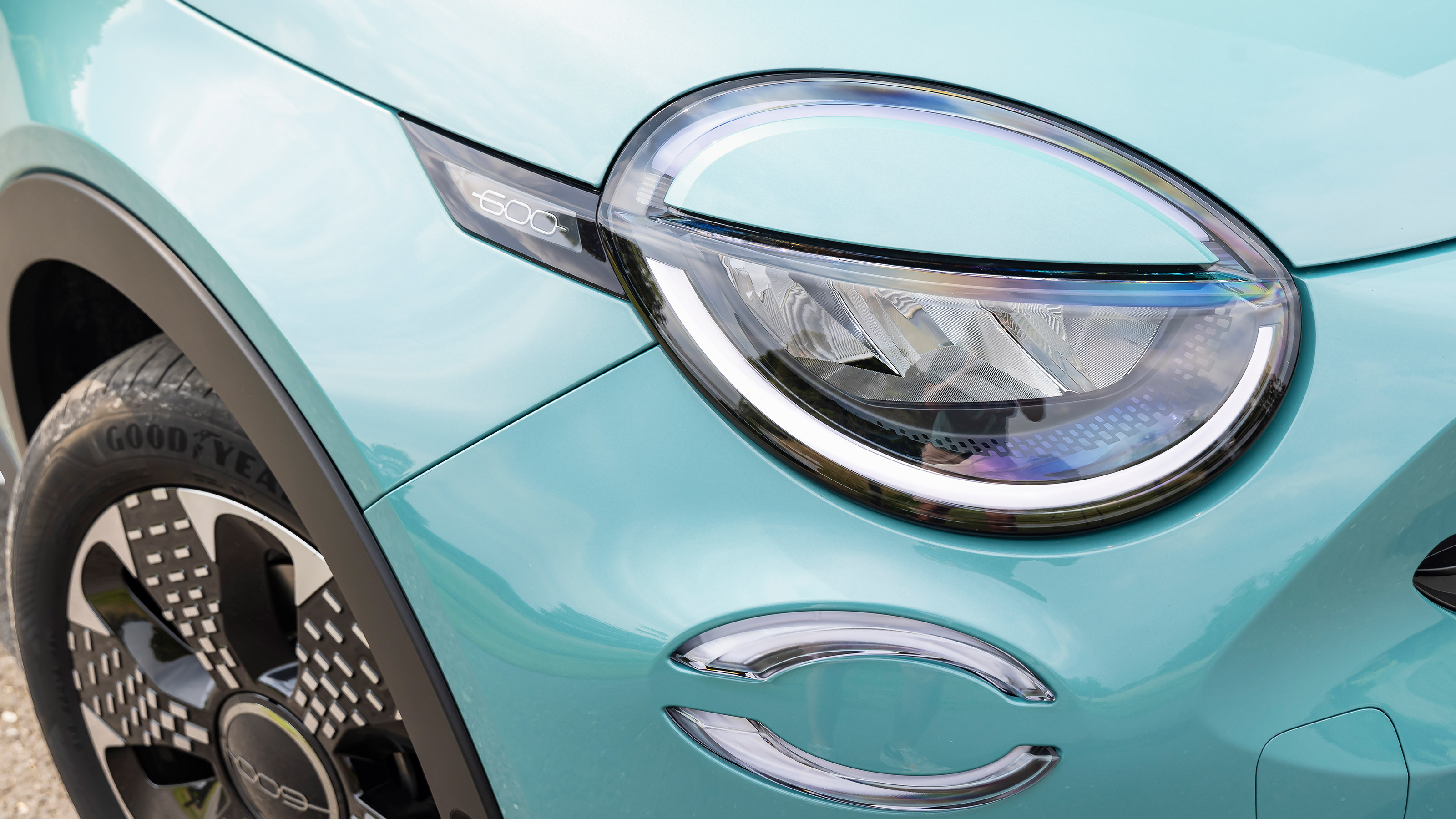 Fiat 600 Hybrid UK - front light