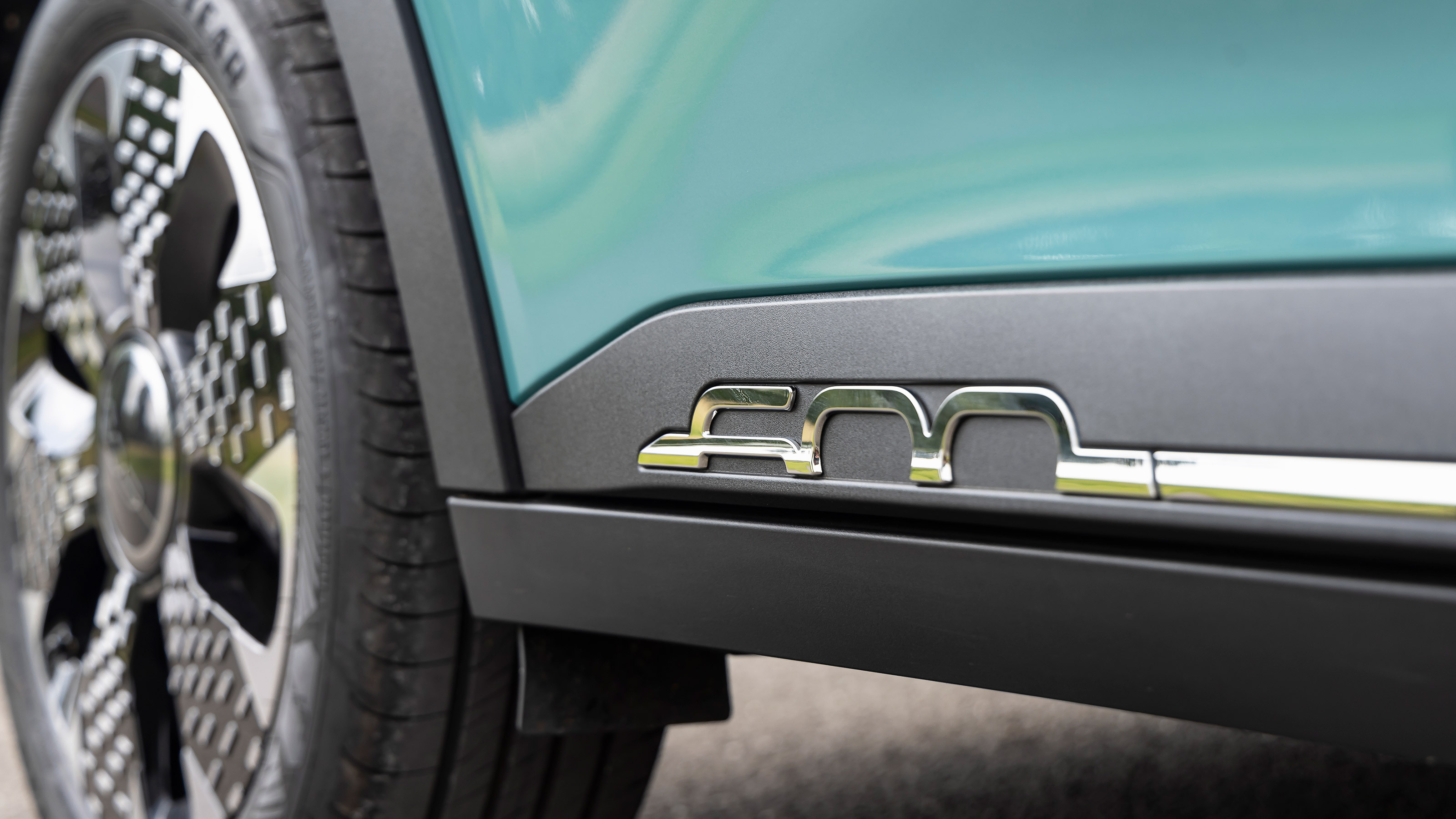 Fiat 600 Hybrid UK - side detail