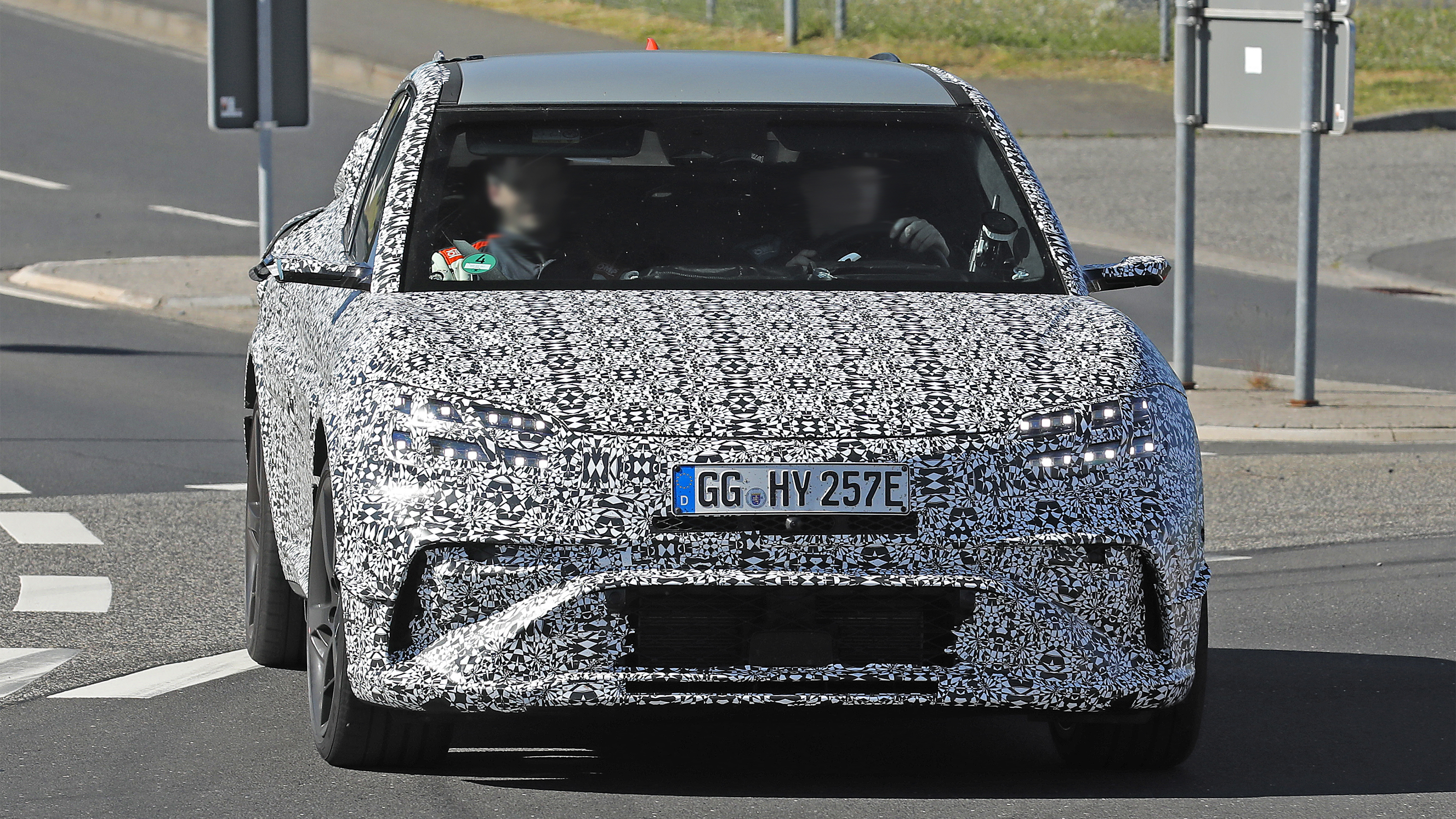 Genesis GV60 Magma - front end