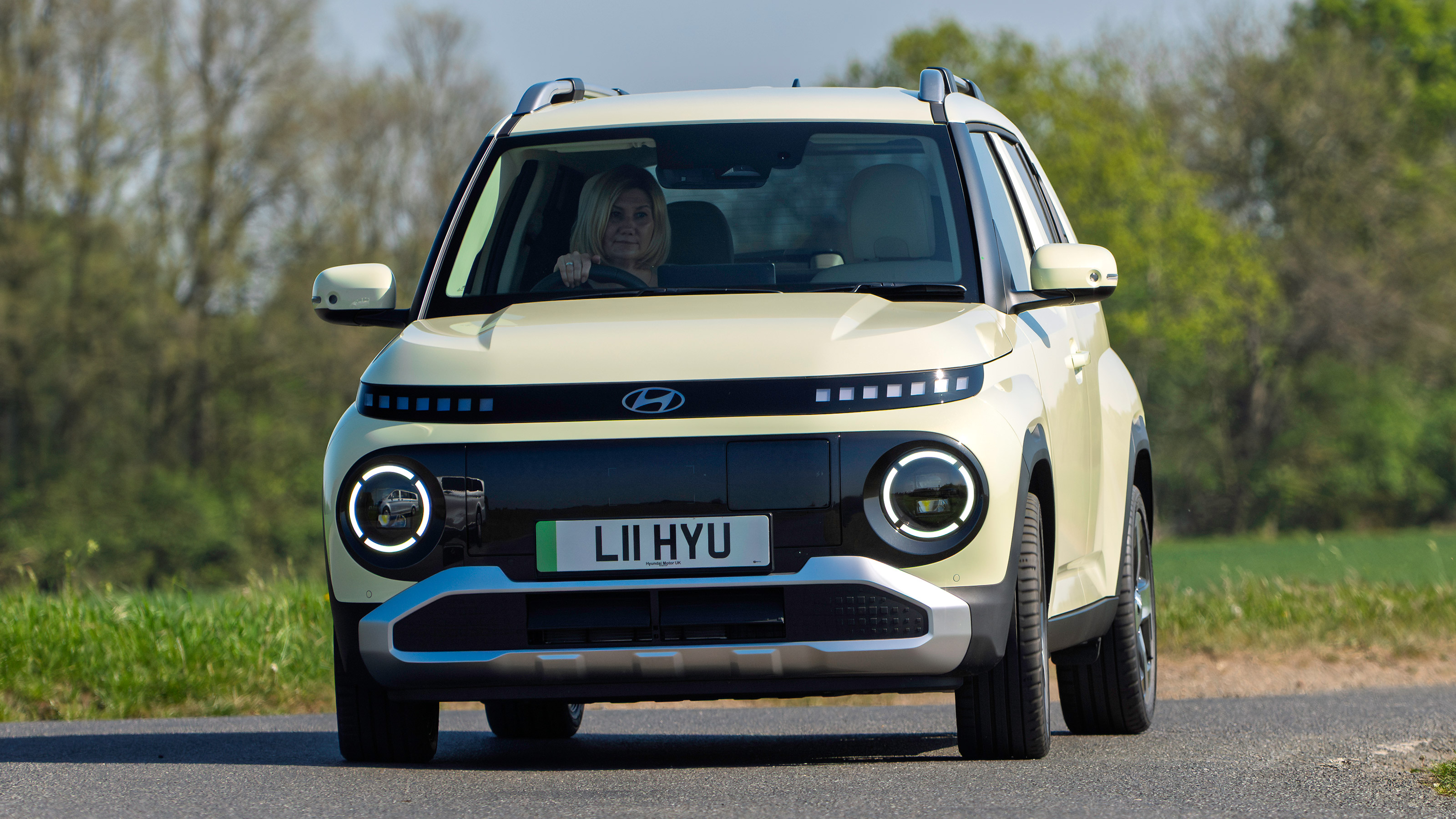Hyundai Inster - front action