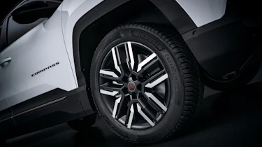 Jeep Compass - wheel