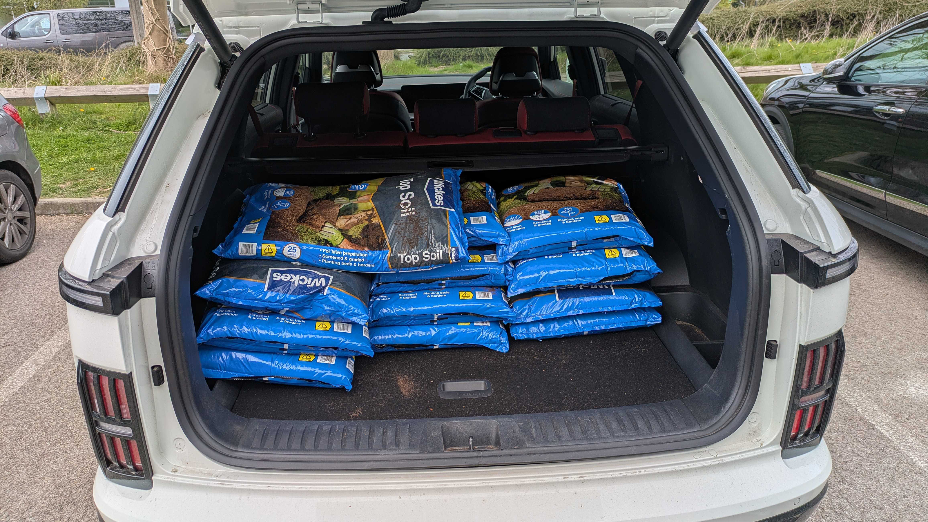 KGM Actyon K50 long-term fleetwatch - soil in the boot