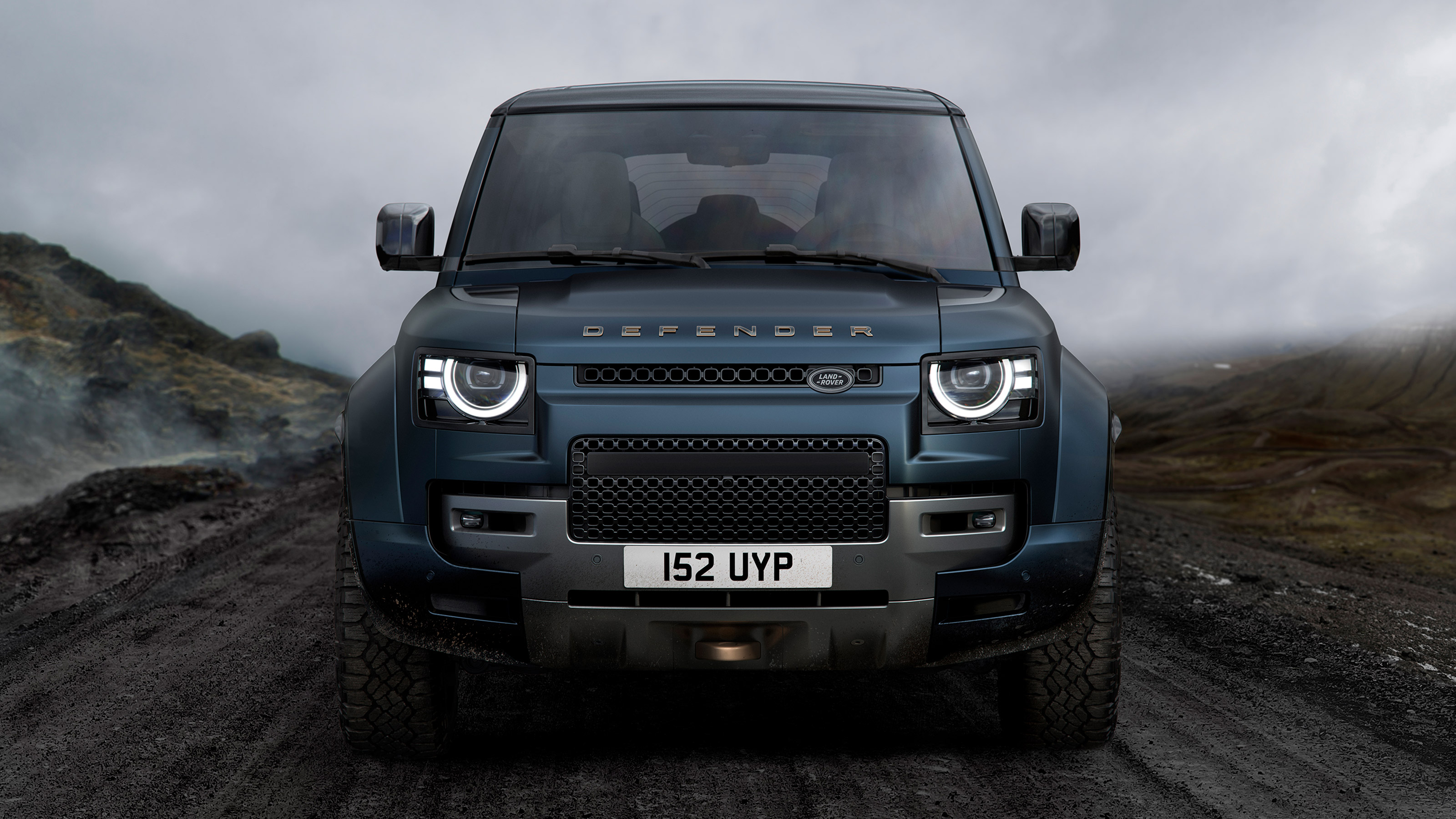 Land Rover Defender MY26 - full front