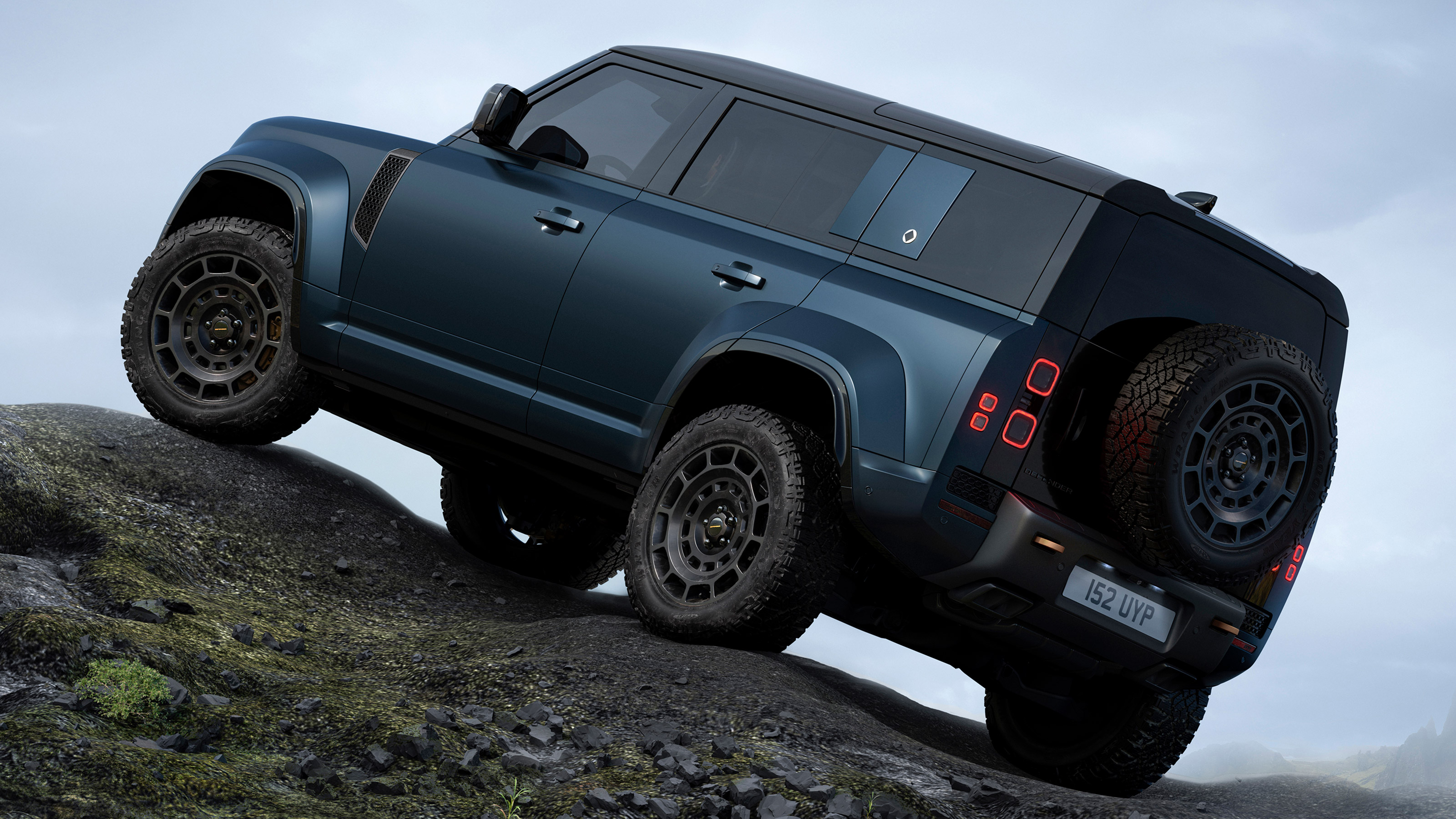 Land Rover Defender MY26 - rear