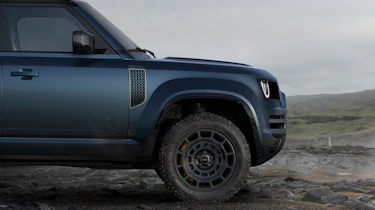 Land Rover Defender MY26 - side detail