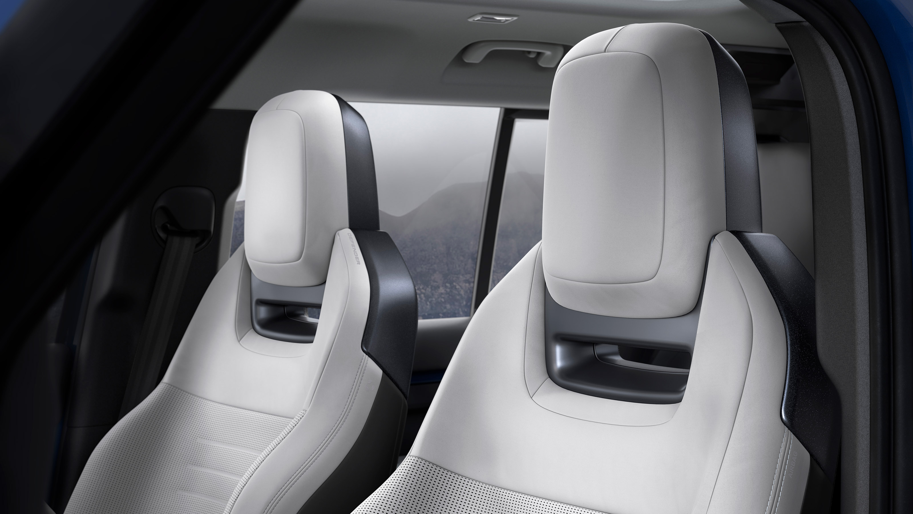 Land Rover Defender MY26 - headrests