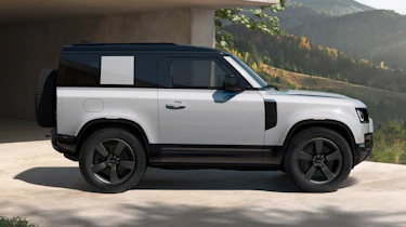 Land Rover Defender MY26 - side white