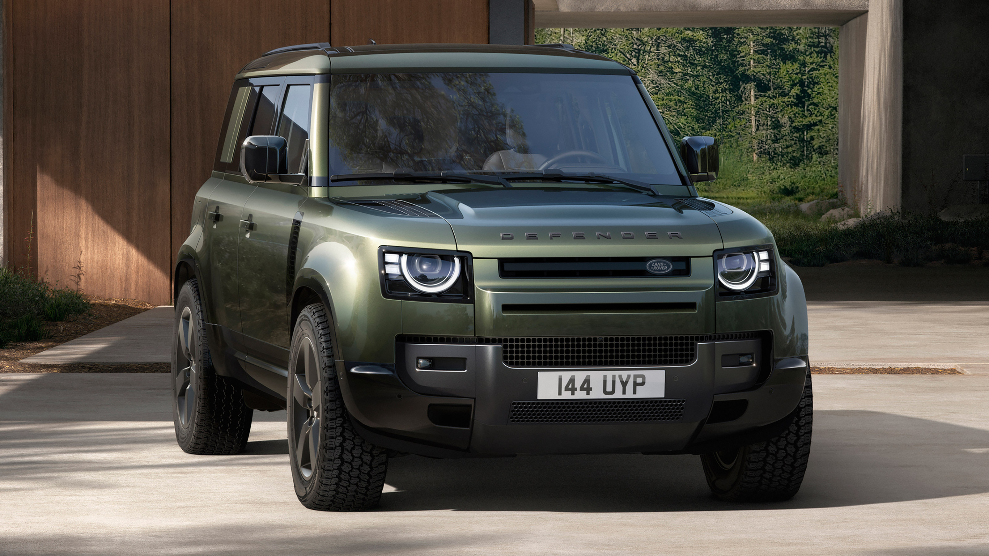 Land Rover Defender MY26 - front green