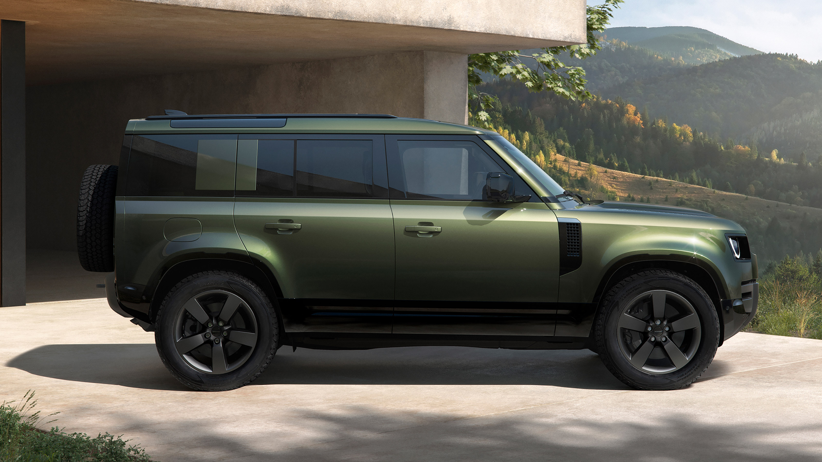 Land Rover Defender MY26 - side green