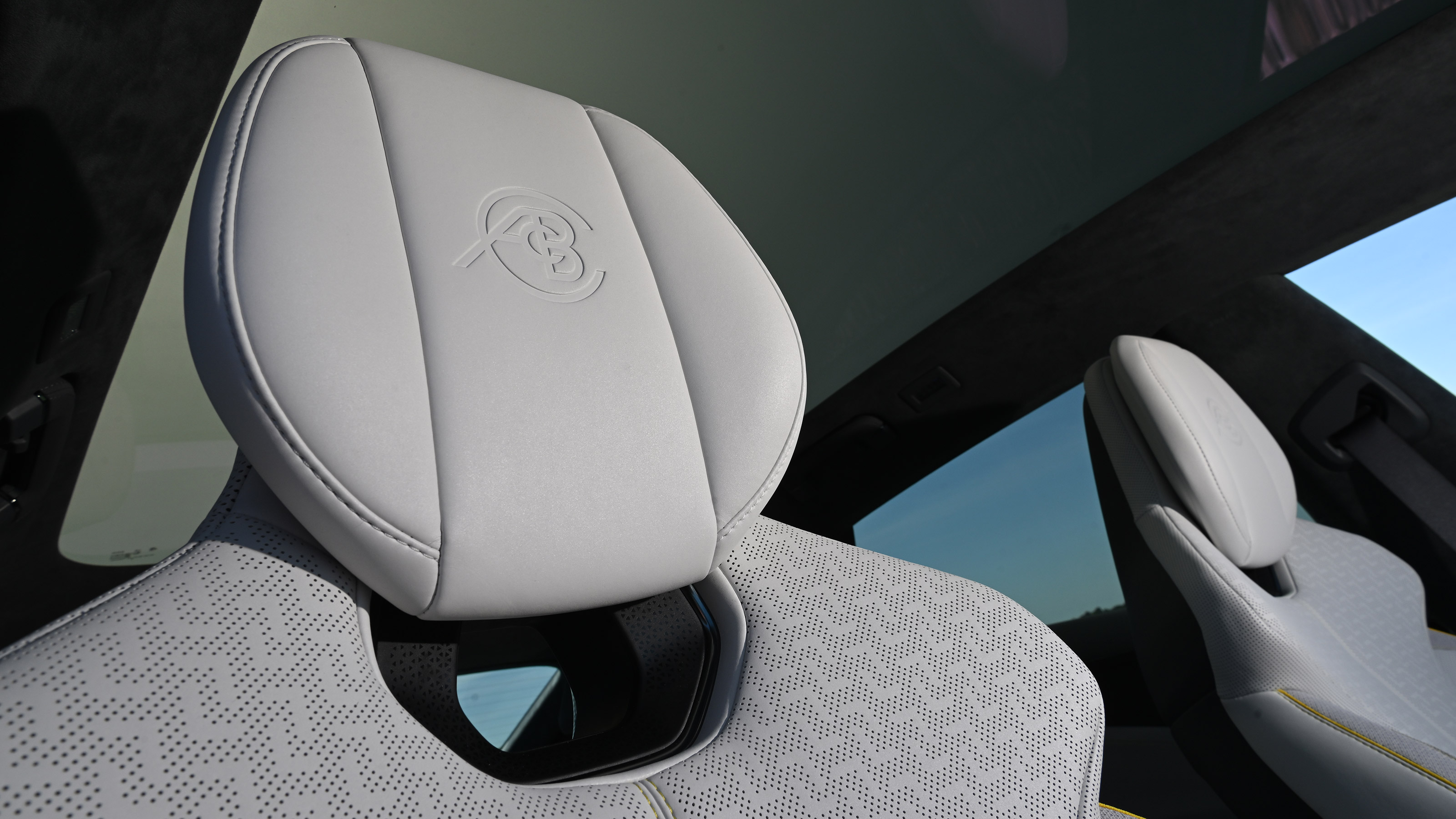 Lotus Emeya - headrest