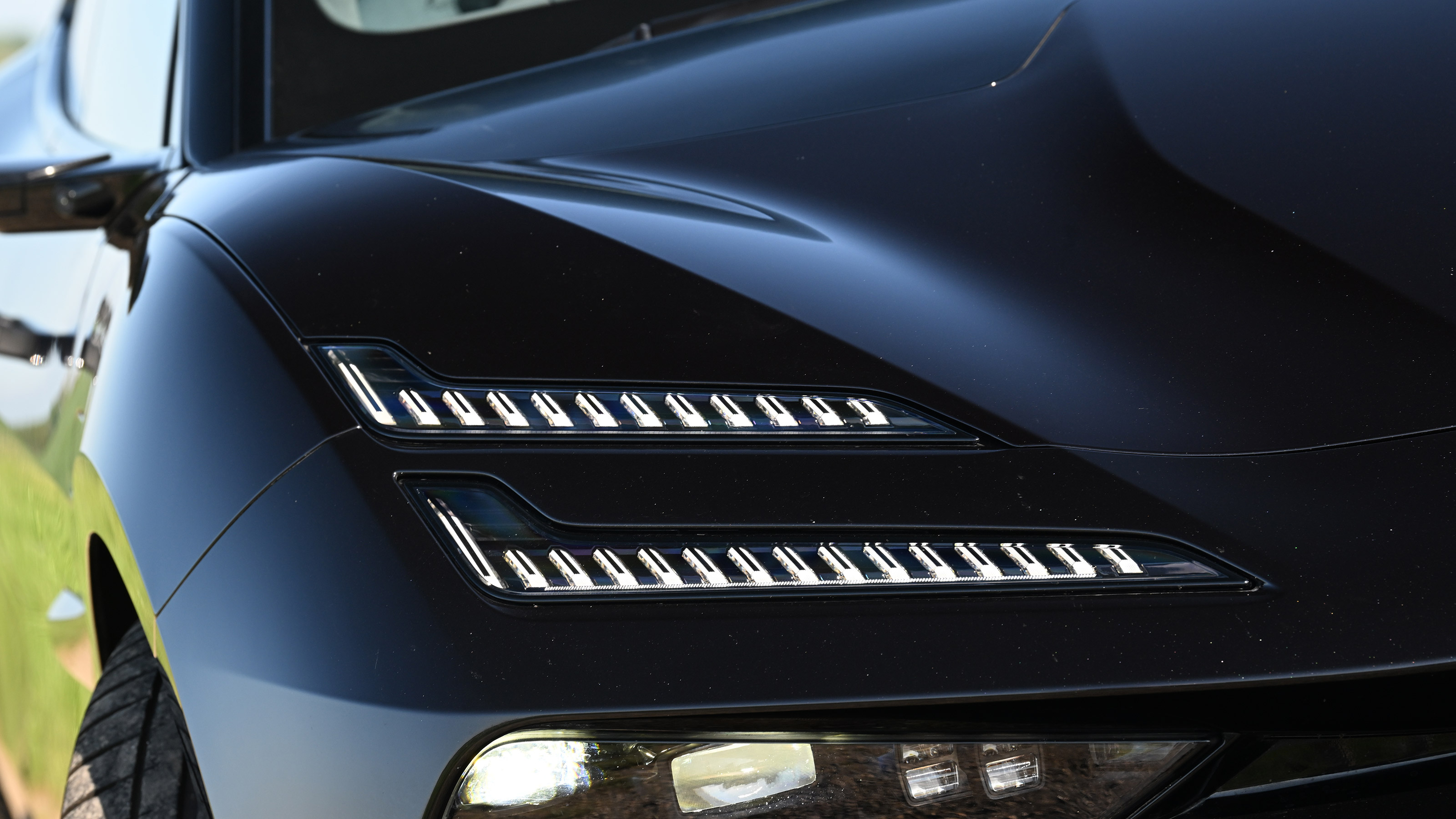 Lotus Emeya - front light