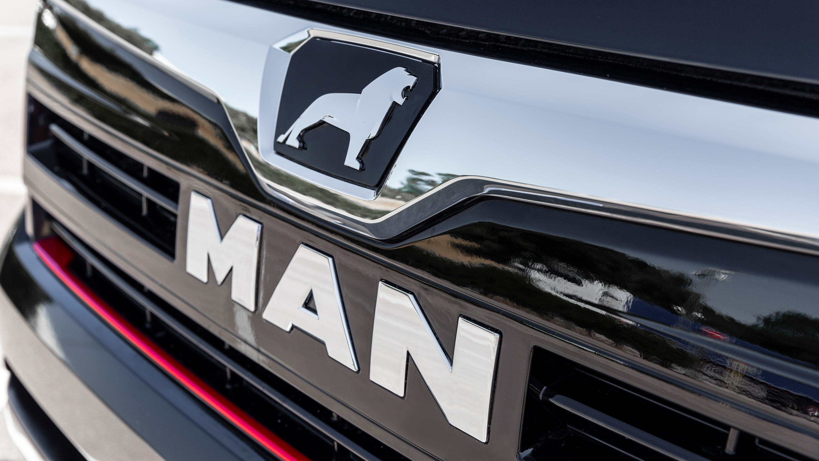 MAN TGE - front grille