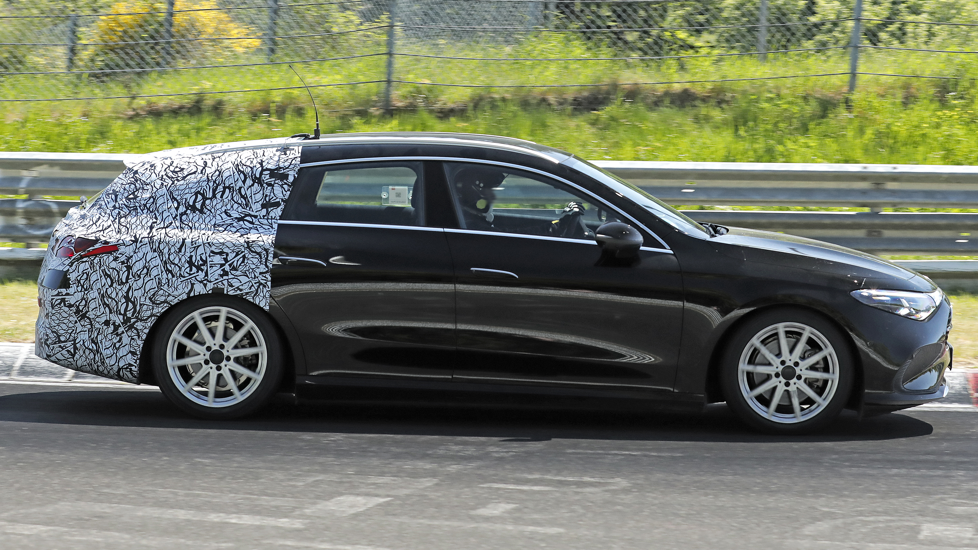 Mercedes CLA Shooting Brake - side profile