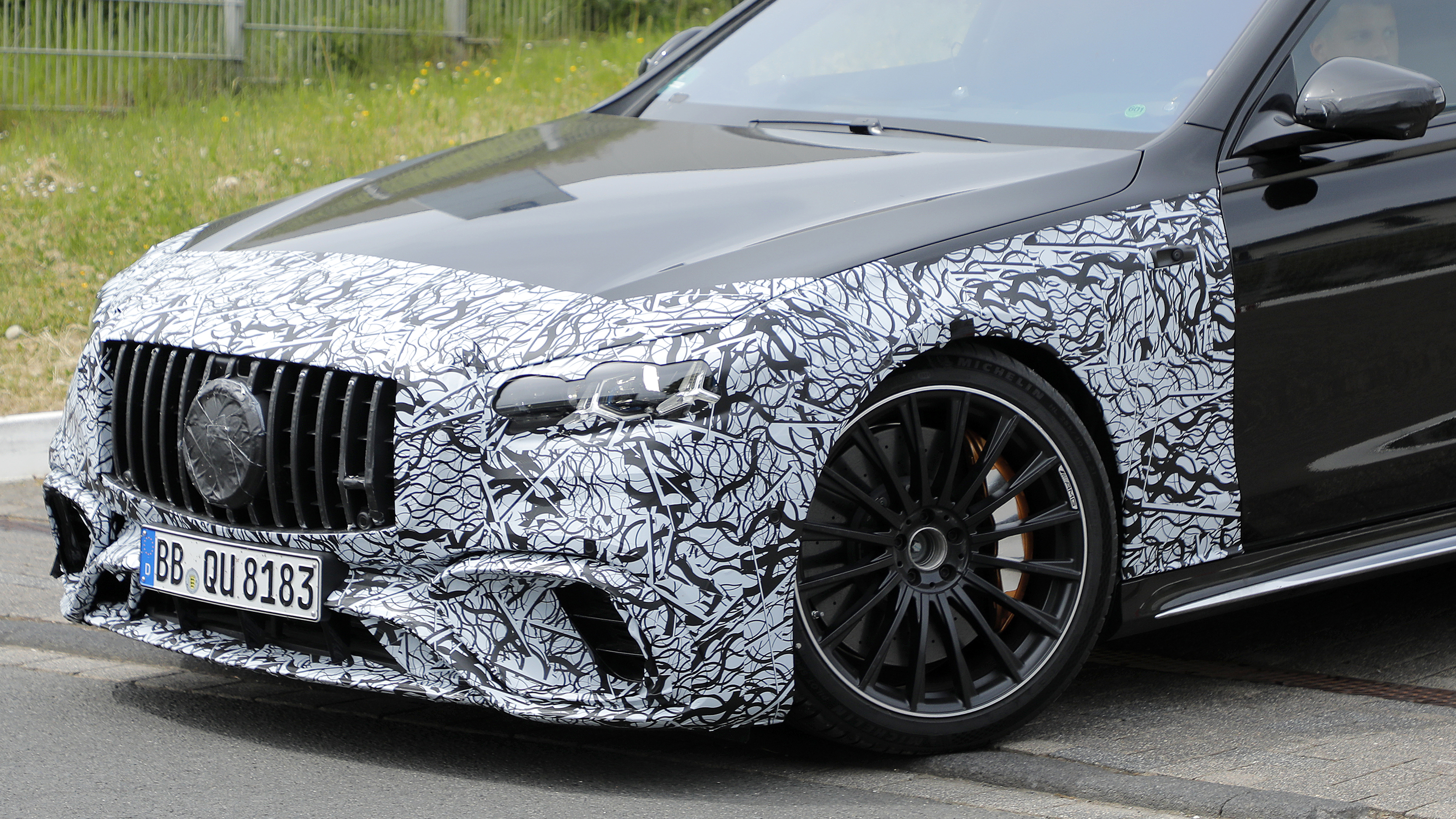 Mercedes-AMG S63 Facelift - front alloy with bonnet