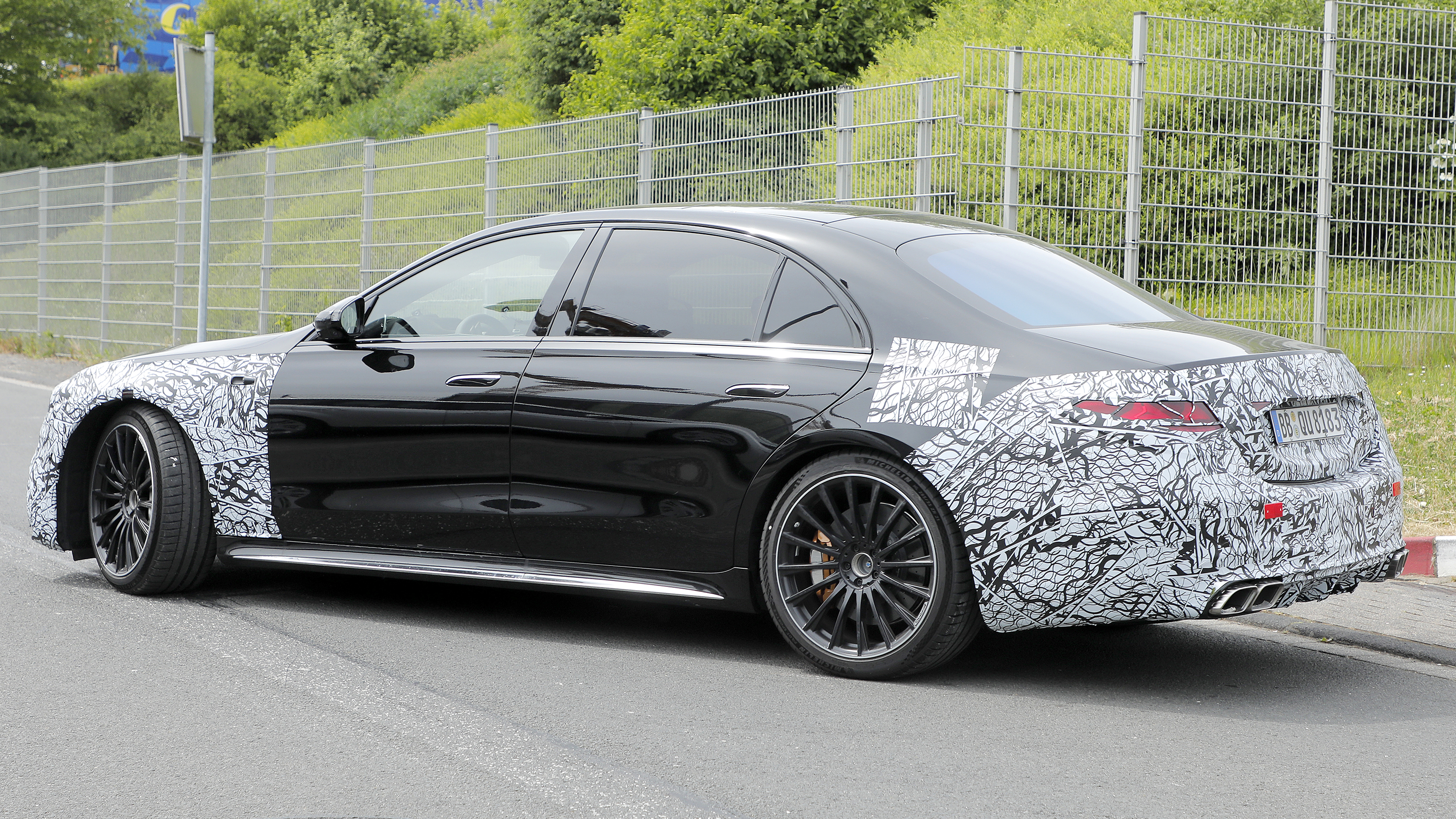 Mercedes-AMG S63 Facelift - rear angled
