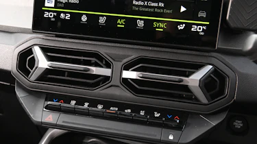Dacia Bigster - climate controls