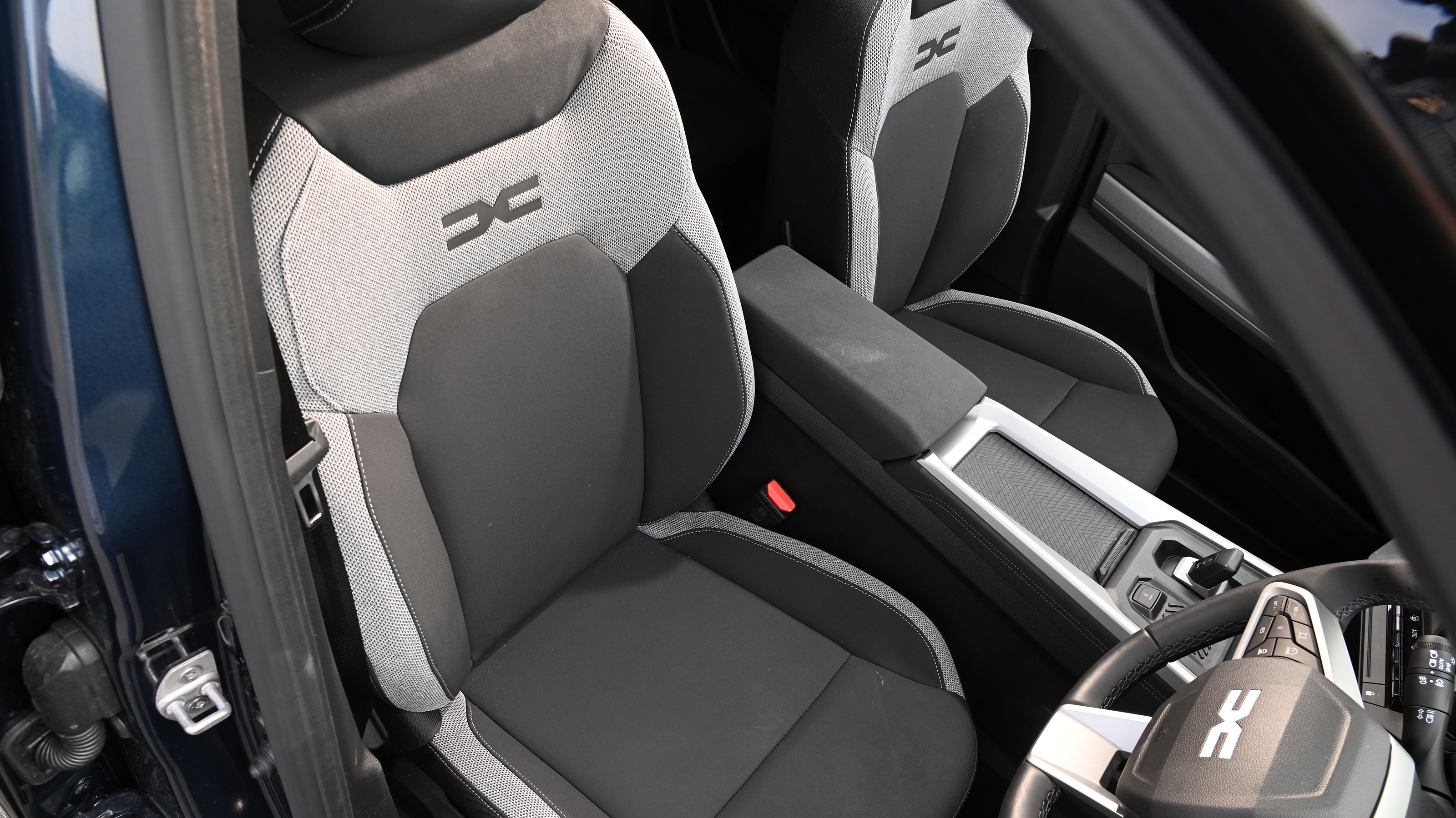 Dacia Bigster - front seats 