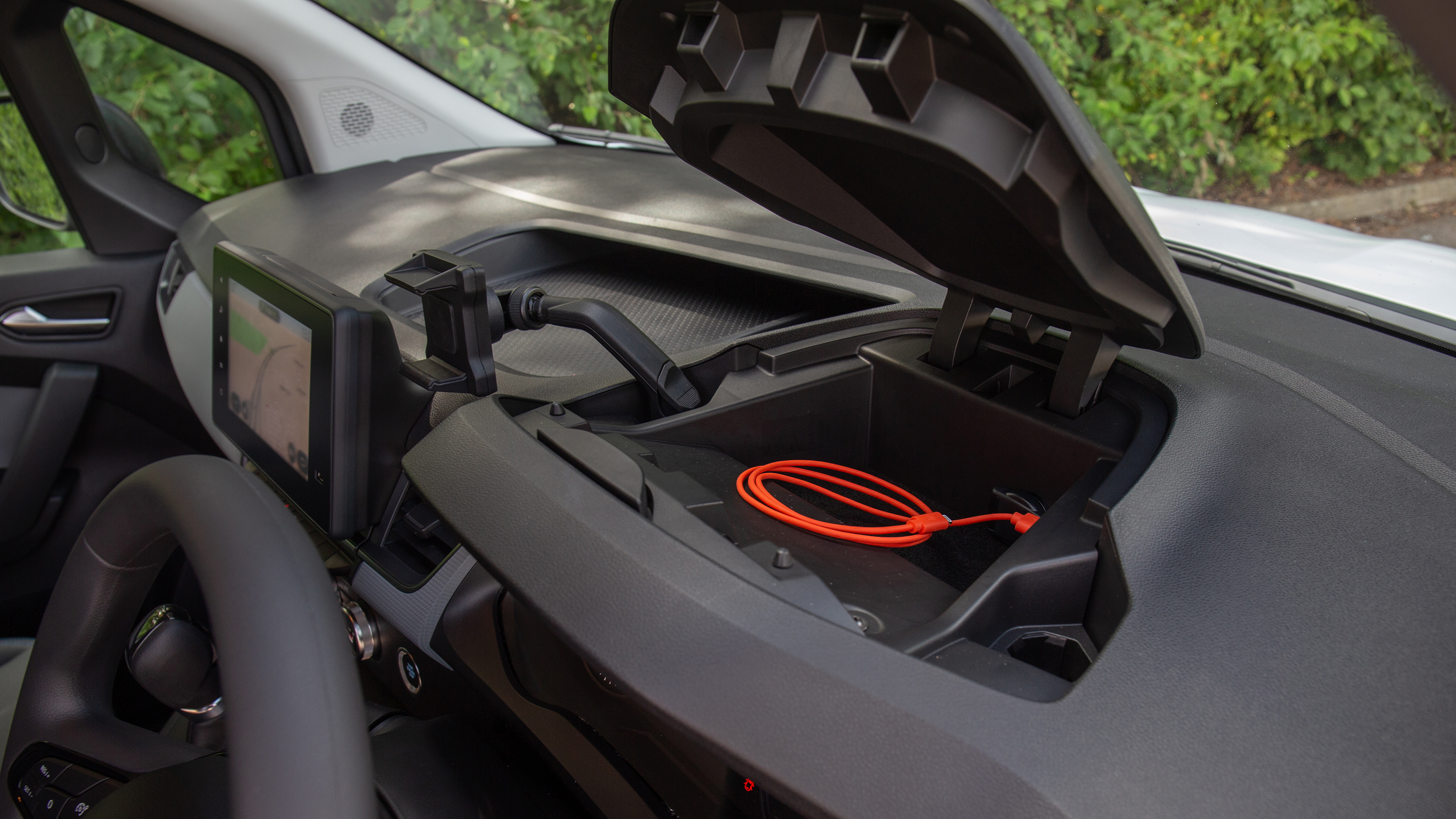 Nissan Townstar EV - dashboard storage