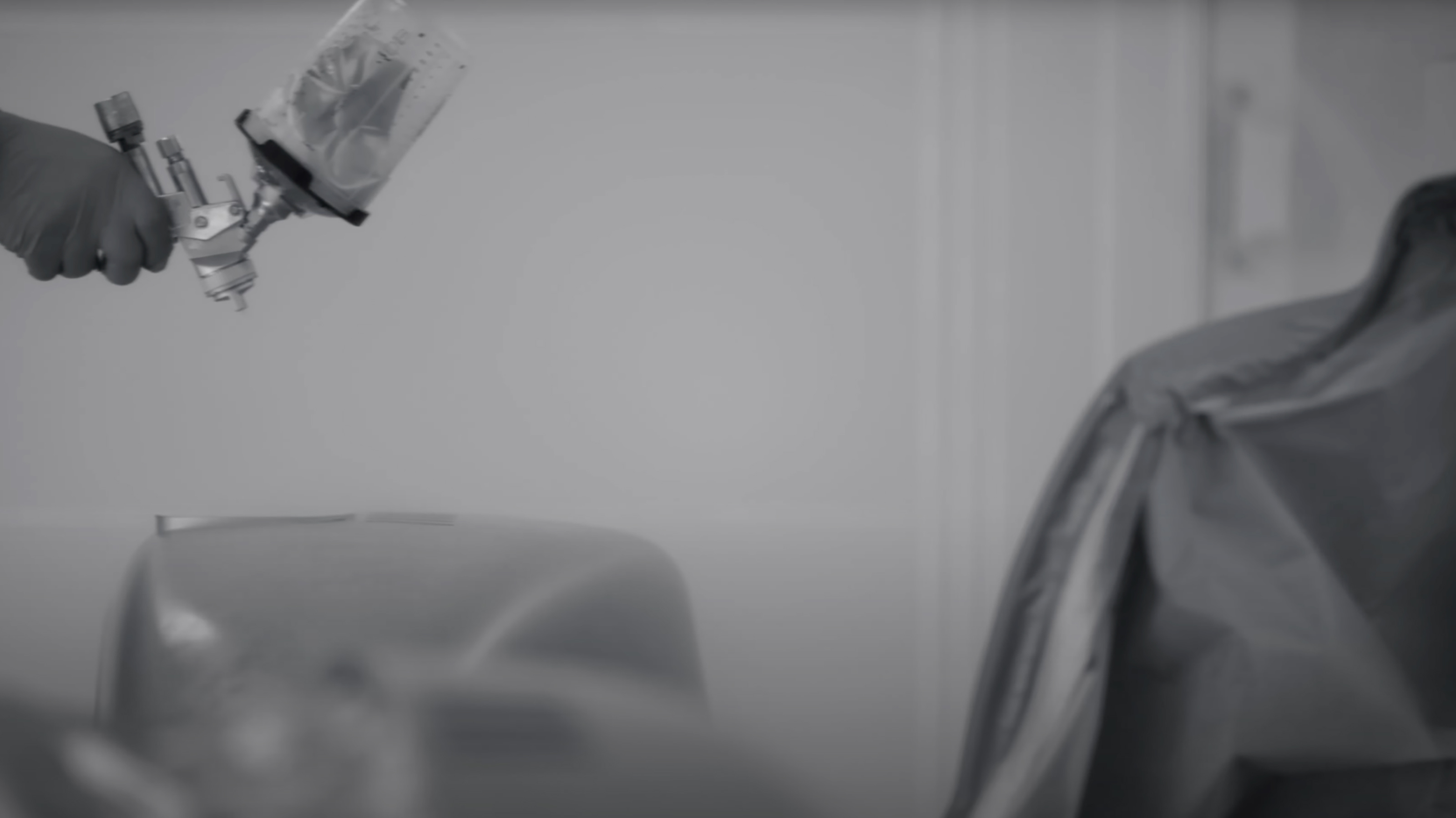 Porsche 963 teaser - paint studio