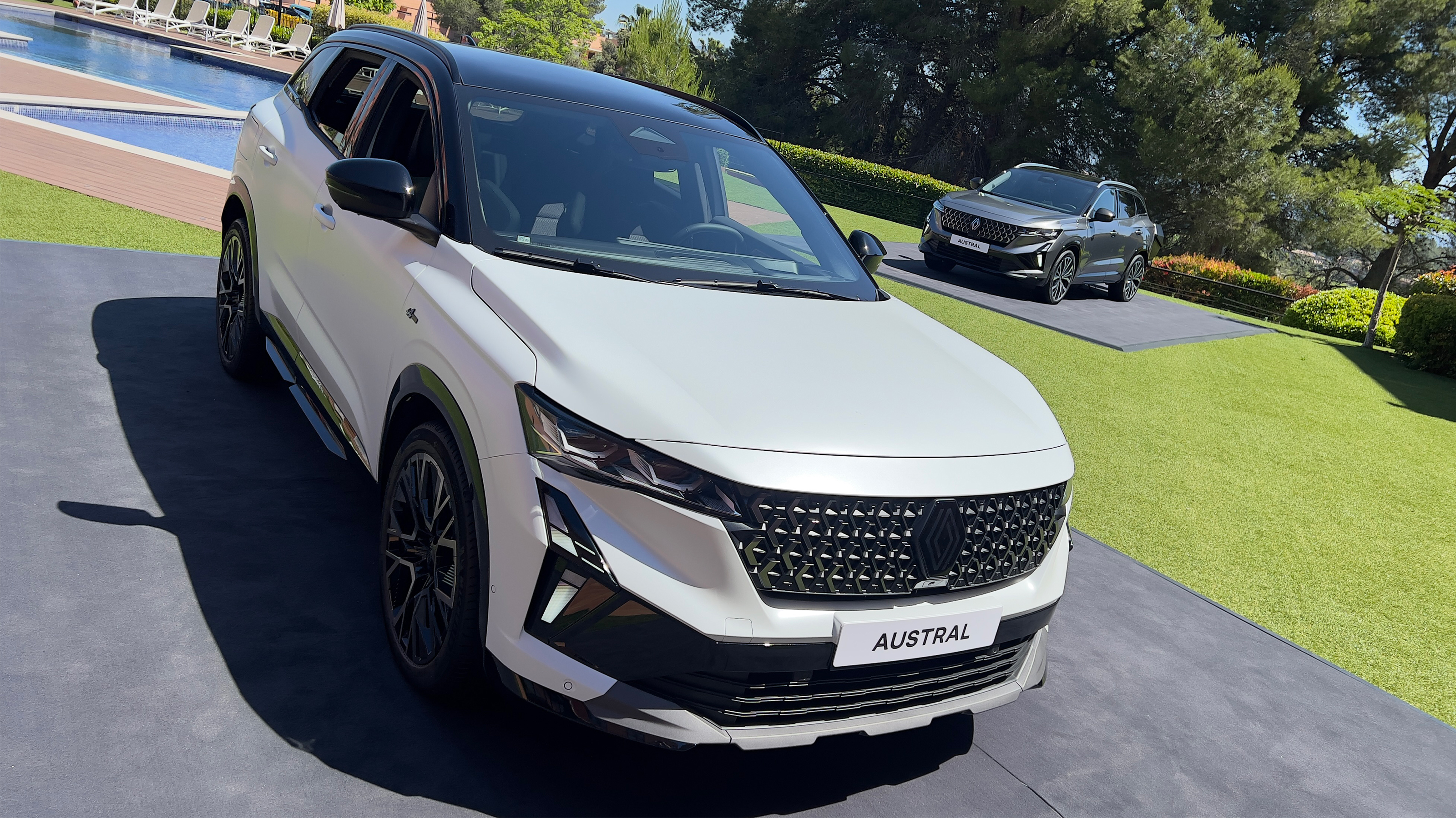 Renault Austral - White front overhead with grey in the background