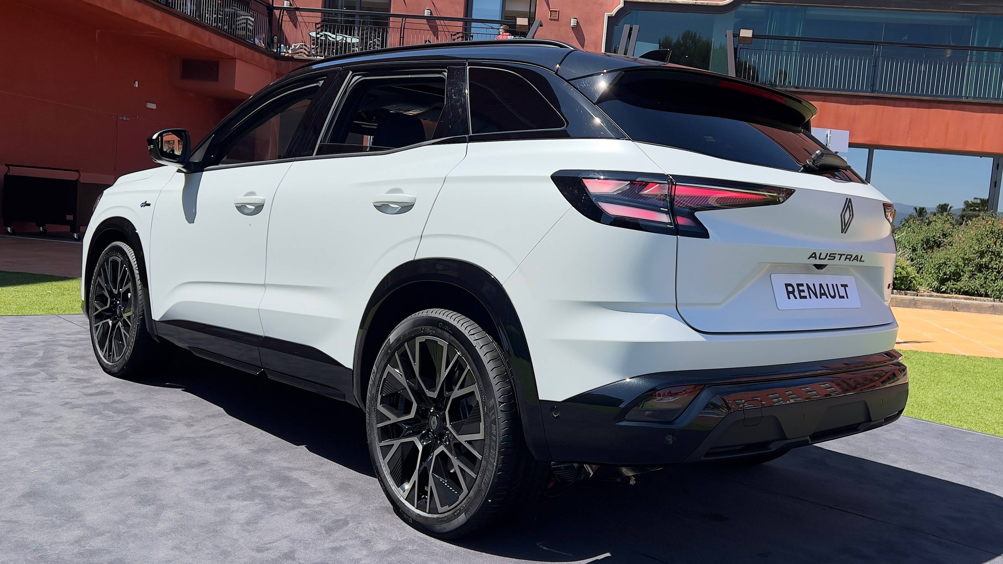 Renault Austral - white rear 3/4
