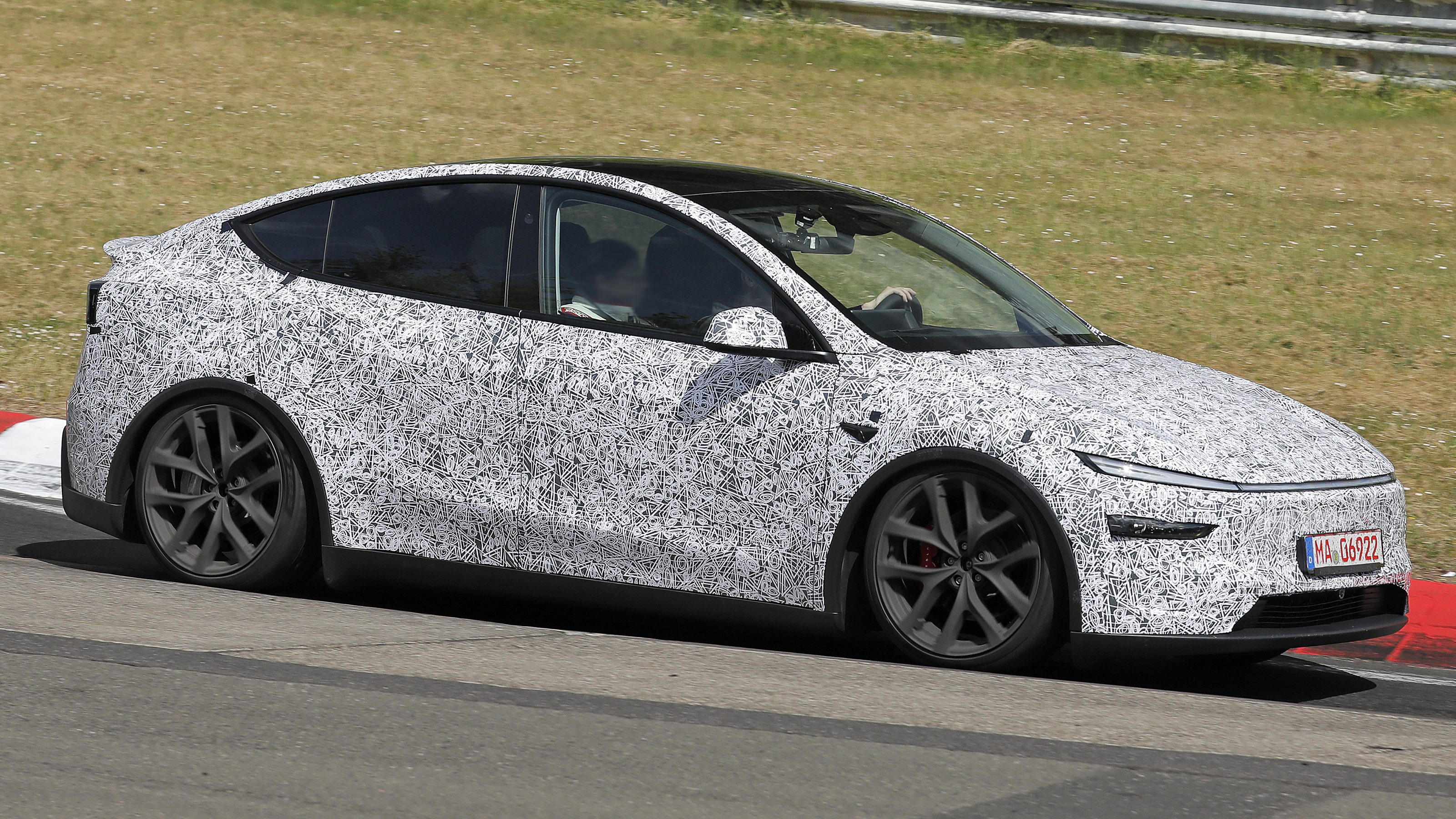 Tesla Model Y Performance - dynamic front angled