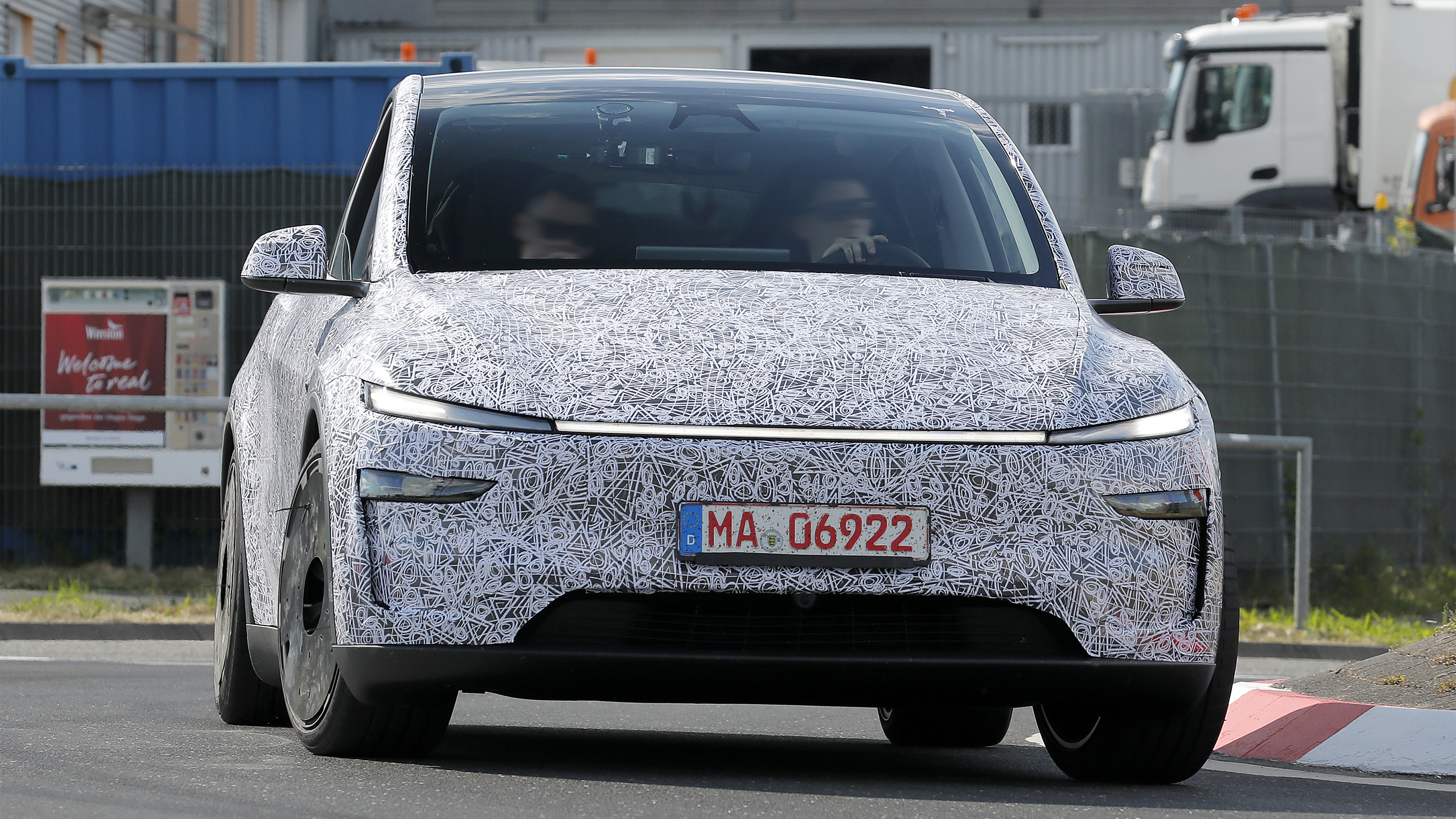 Tesla Model Y Performance - dynamic front cornering