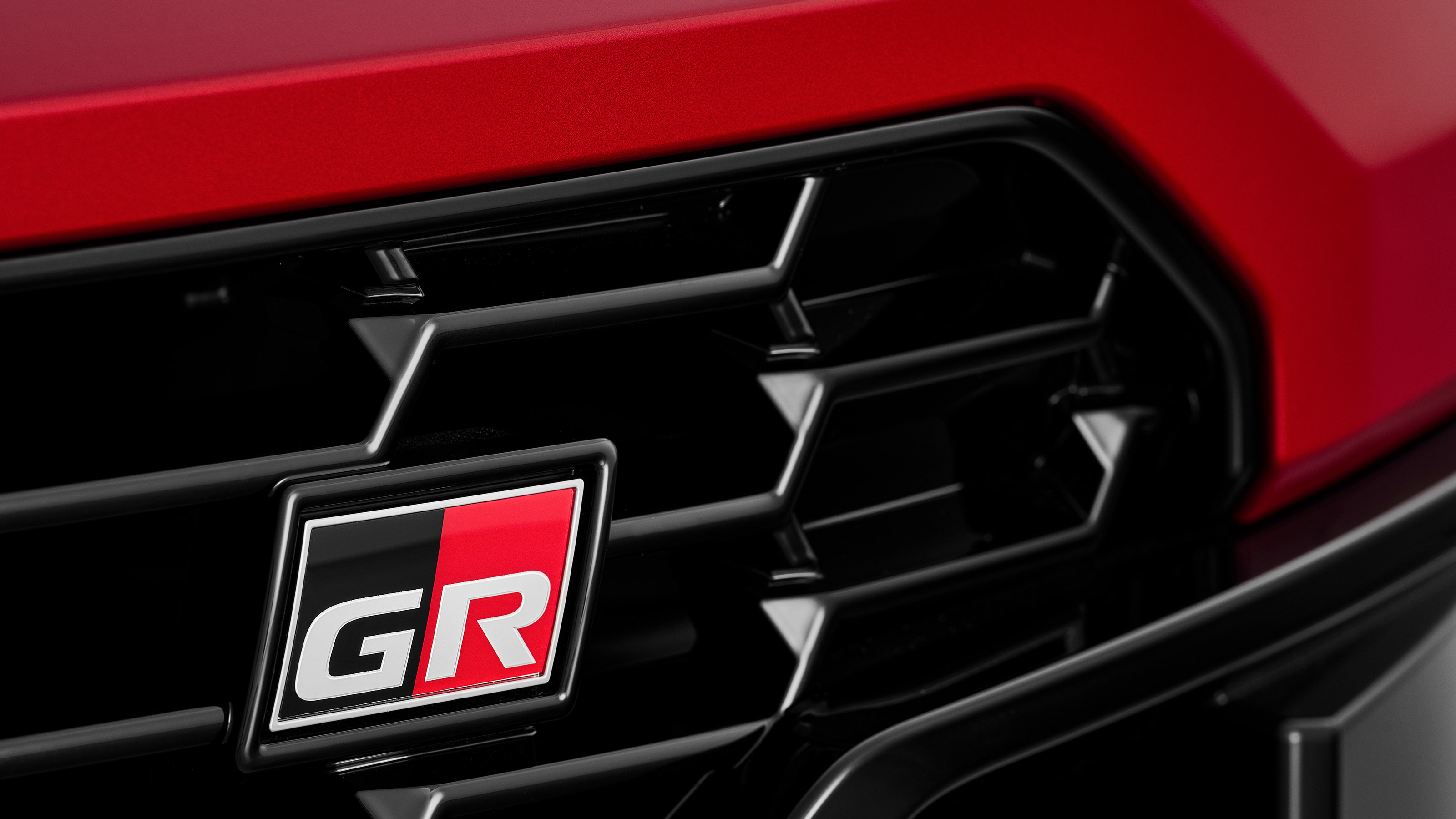 Toyota RAV4 GR Sport - grille badge