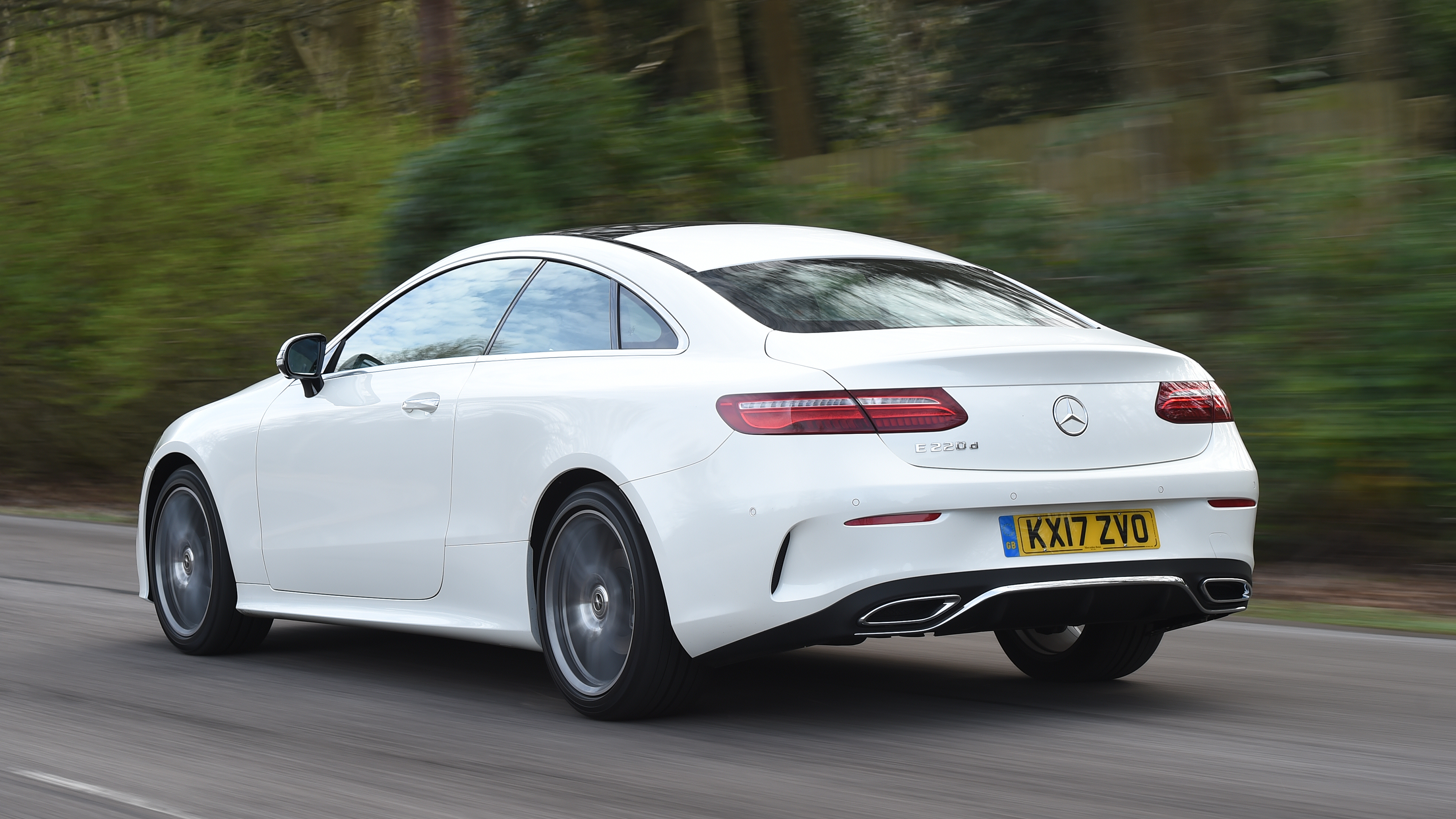 Used car hunter - Mercedes E-Class Coupe rear tracking 