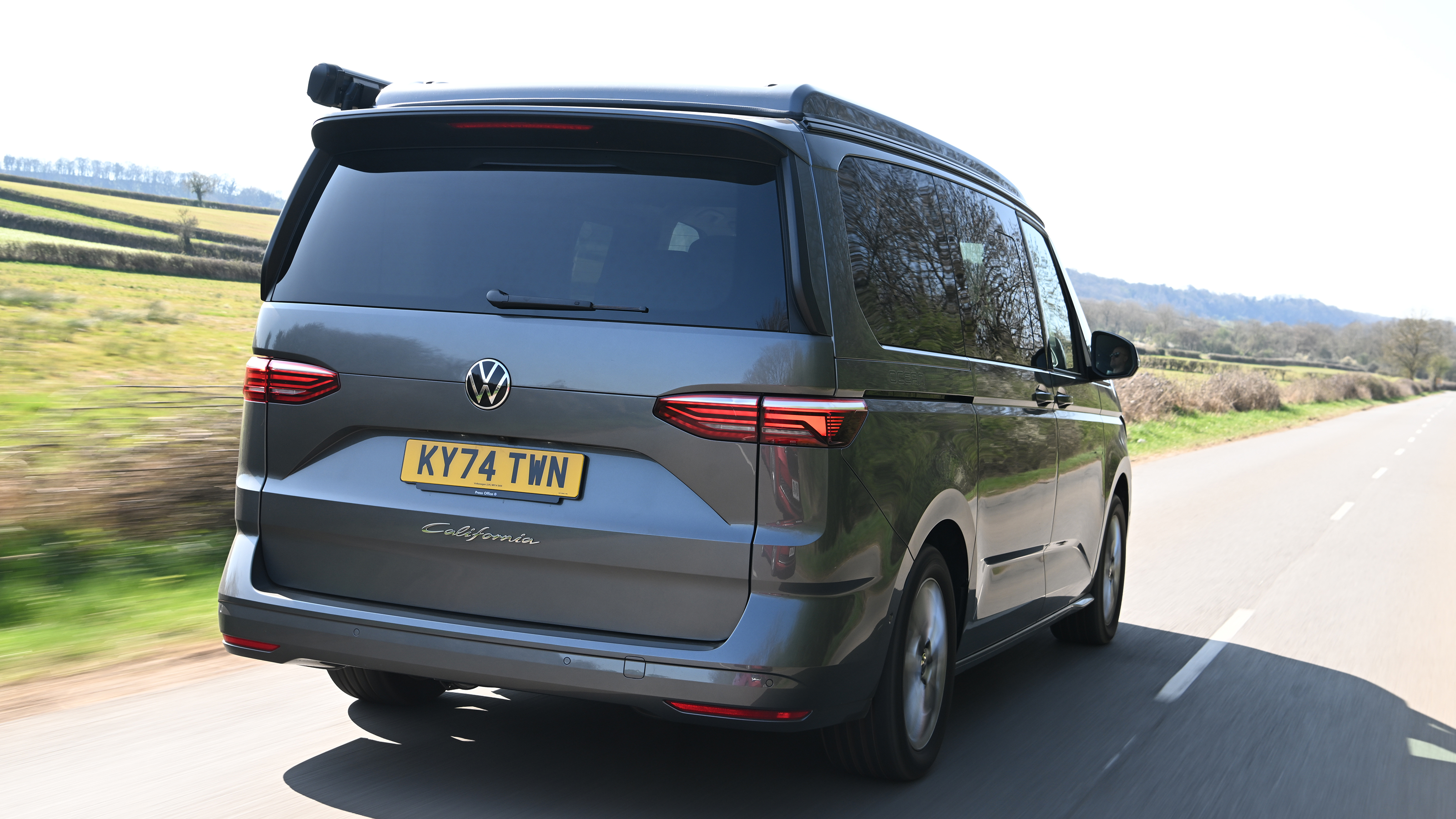 Volkswagen California - rear tracking 