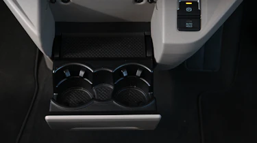 Volkswagen California - front centre console cup holders