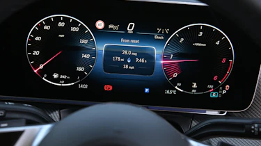 Mercedes Marco Polo - digital drivers display