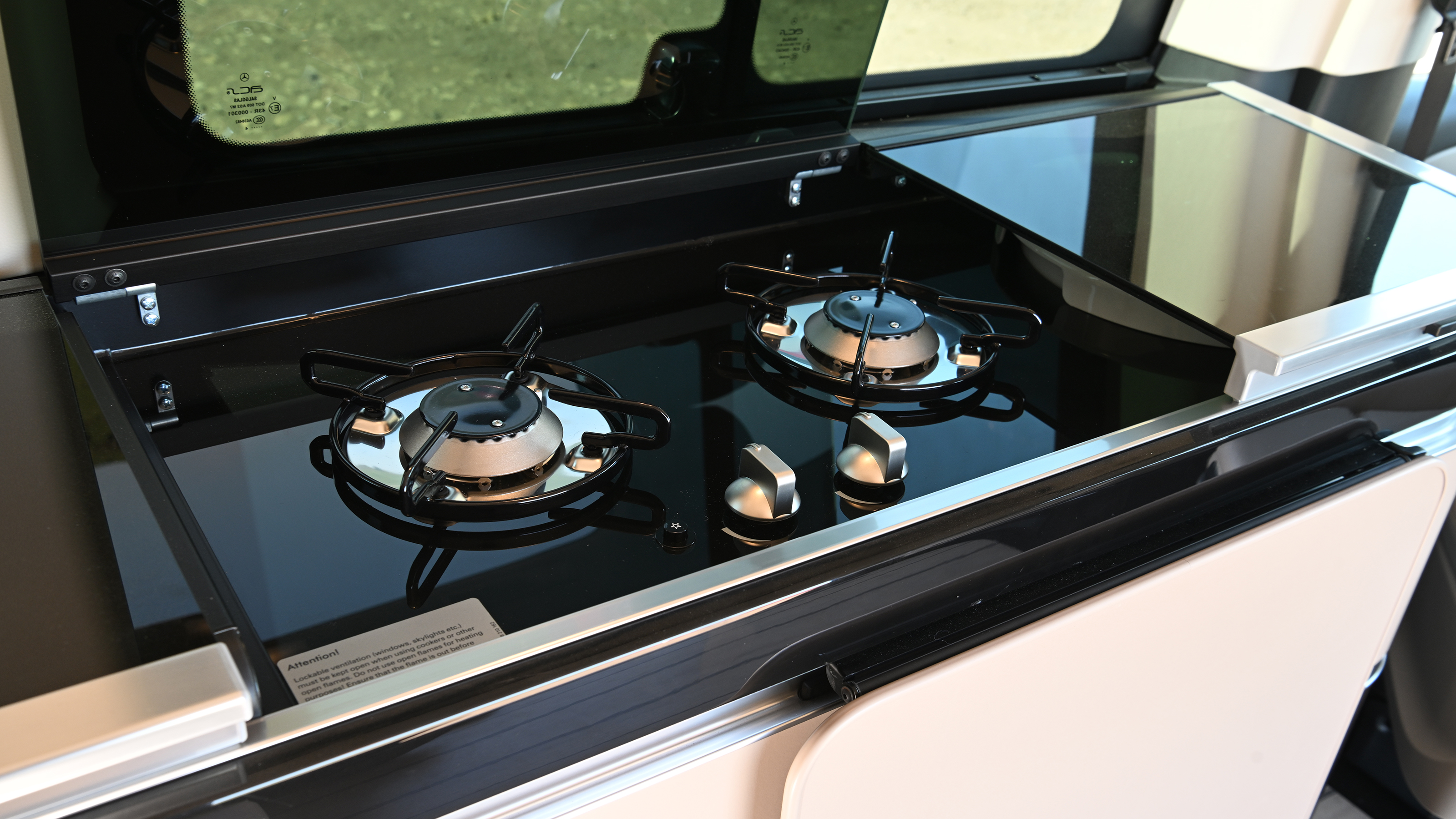 Mercedes Marco Polo - gas hob and sink 