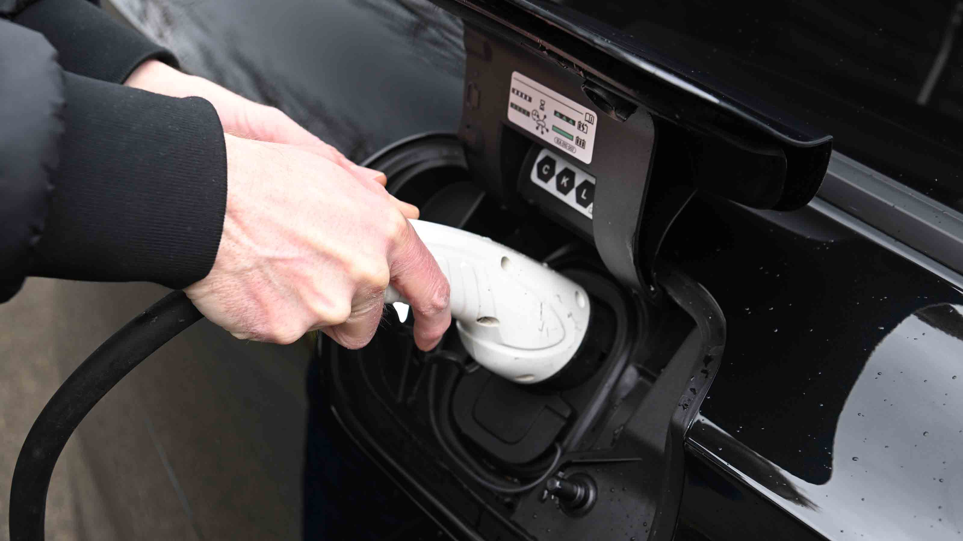 Volkswagen ID.7 Tourer - charging port