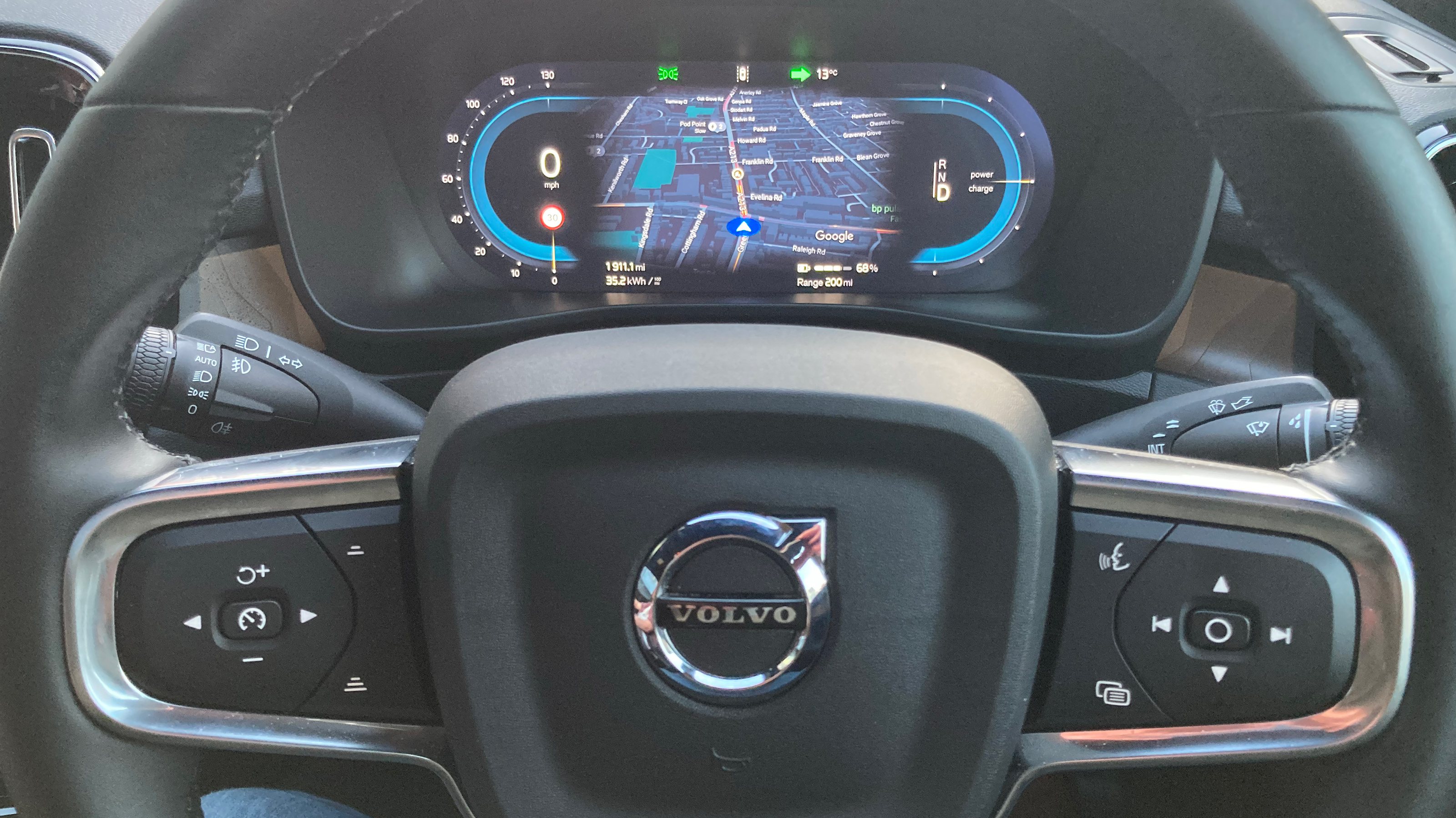 Volvo EC40 - steering wheel