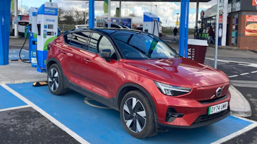 Volvo EC40 connected to MFG charging station