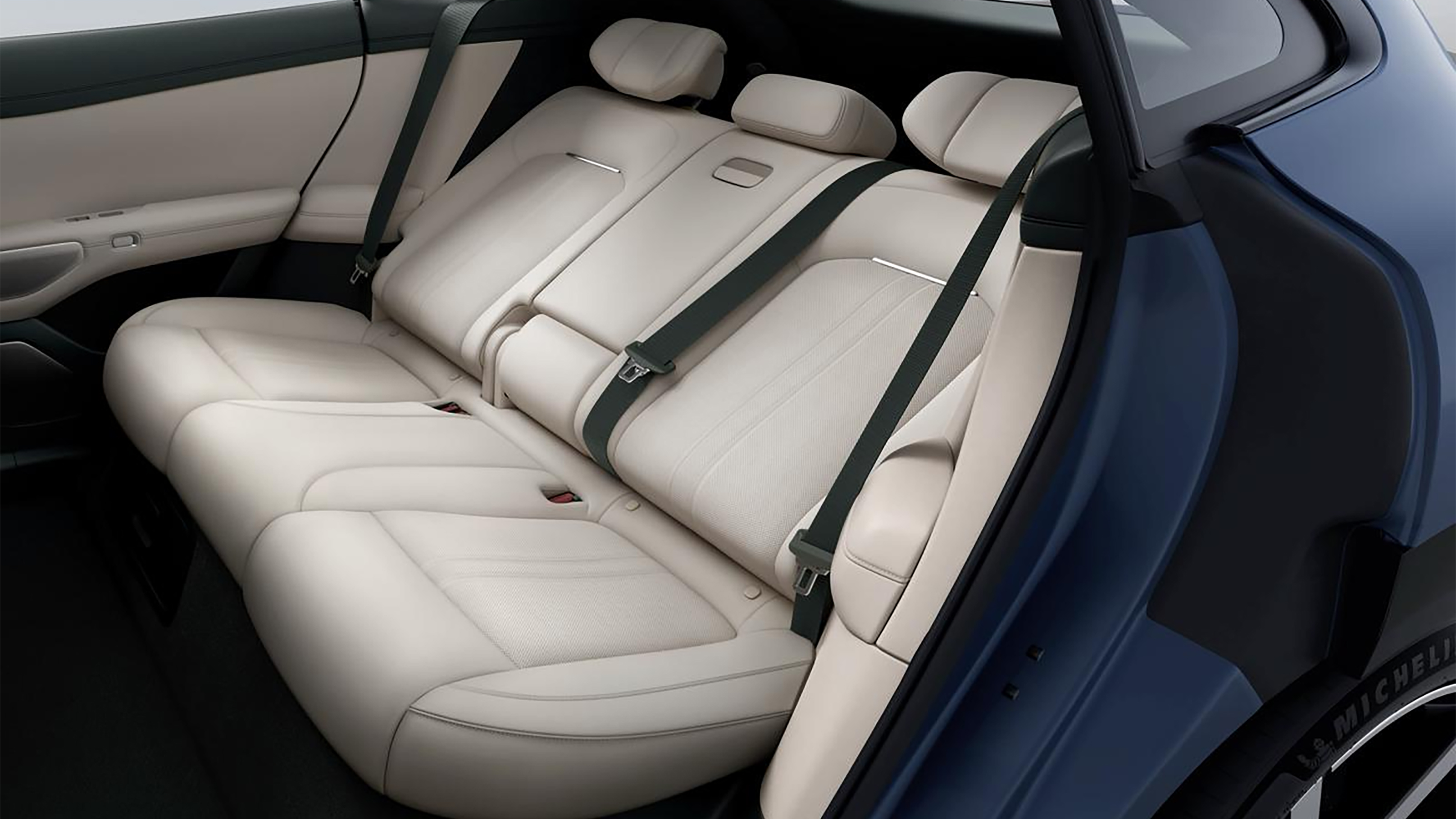 Xiaomi YU7 - rear seats